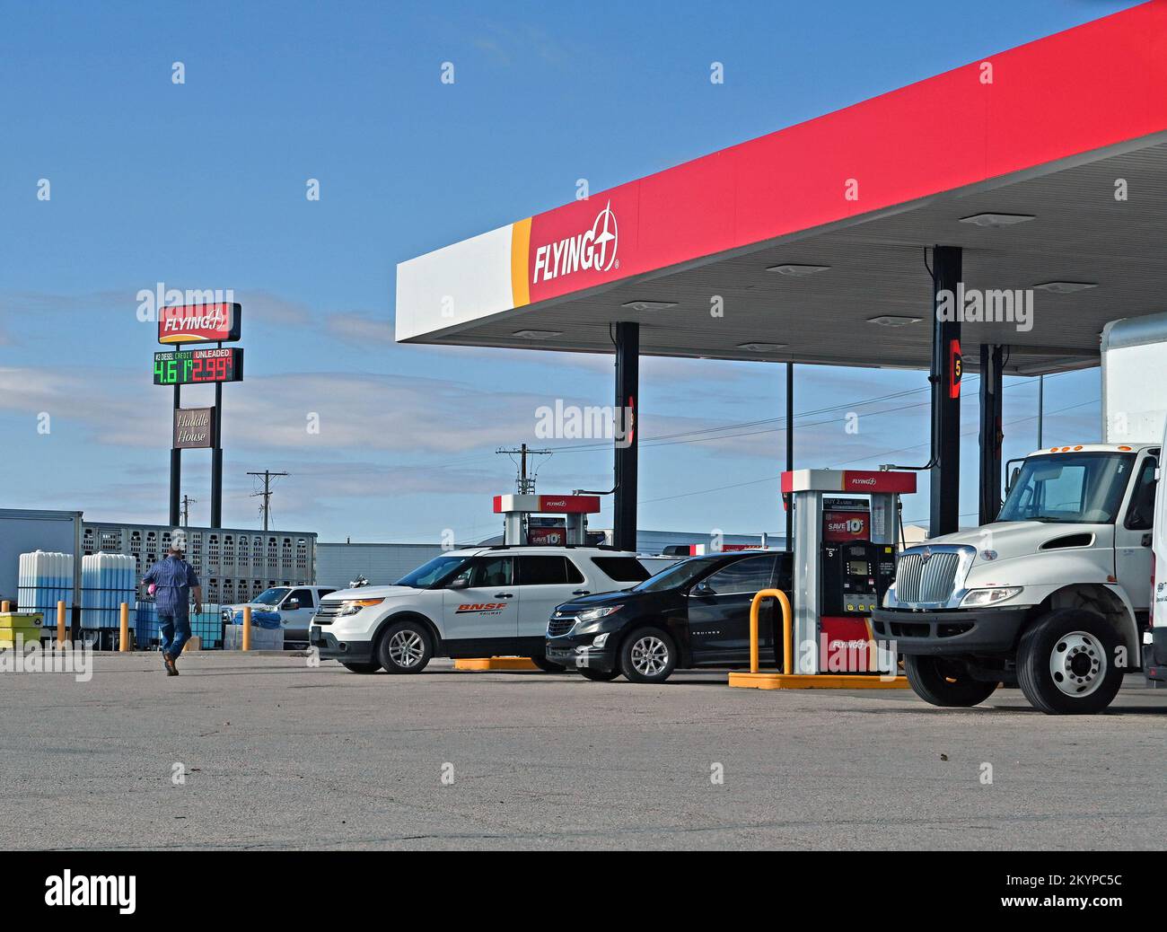 EMPORIA, KANSAS DECEMBER 1, 2022 BNSF crew transportation car fills