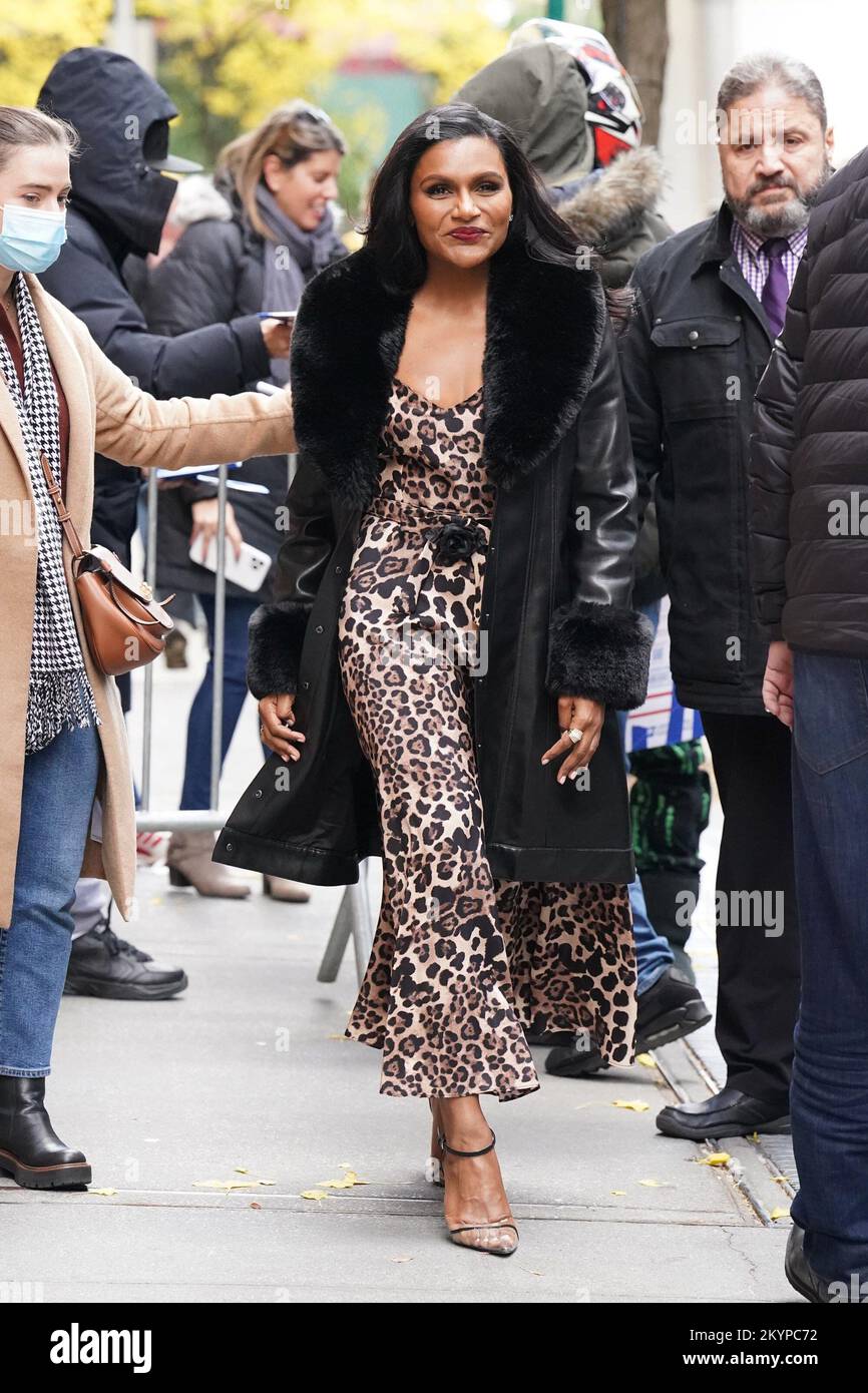 New York, NY, USA. 1st Dec, 2022. Mindy Kaling, THE VIEW out and about for Celebrity Candids - THU, New York, NY December 1, 2022. Credit: Kristin Callahan/Everett Collection/Alamy Live News Stock Photo