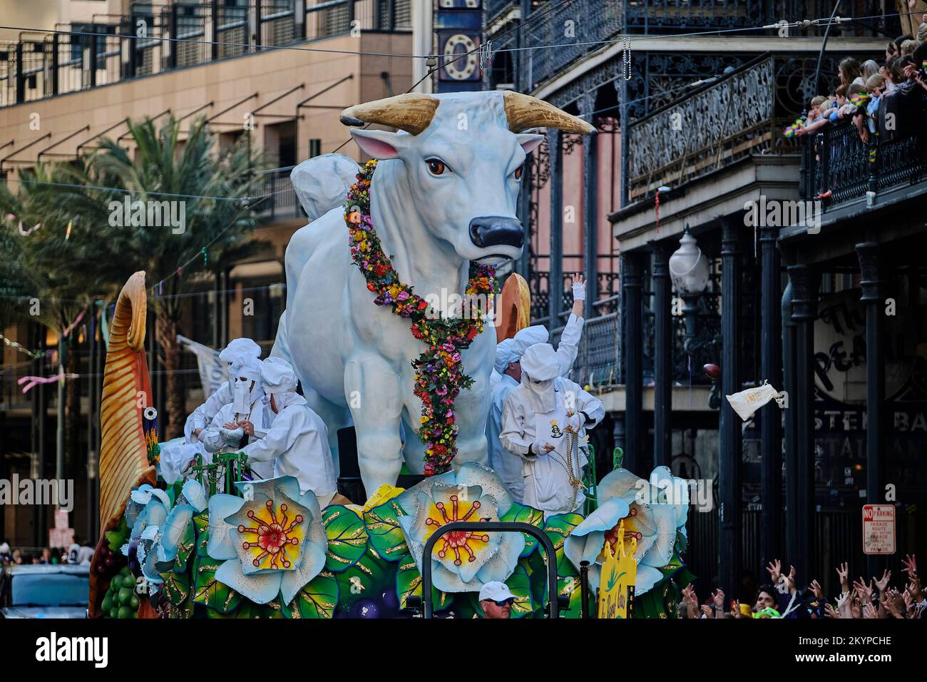 New Orleans, Louisiana, USA. 1st Mar, 2022. The Krewe of Rex parades during Fat Tuesday Mardi Gras celebrations in New Orleans, Louisiana USA on March 01, 2022. Mardi Gras parades and festivities were cancelled in the city last year due to the Covid-19 pandemic. (Credit Image: © Dan Anderson/ZUMA Press Wire) Stock Photo
