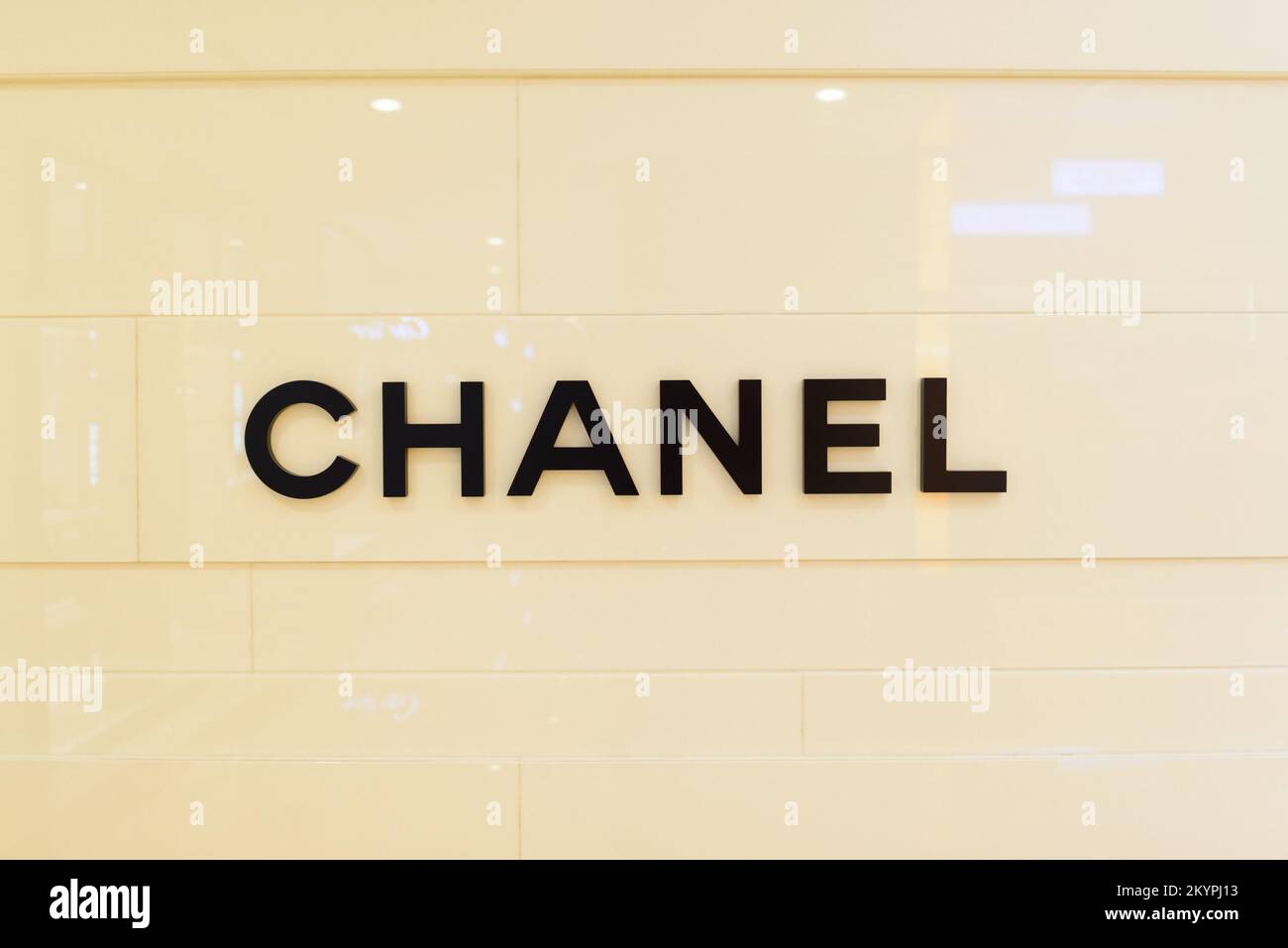 Chanel s a hi-res stock photography and images - Alamy