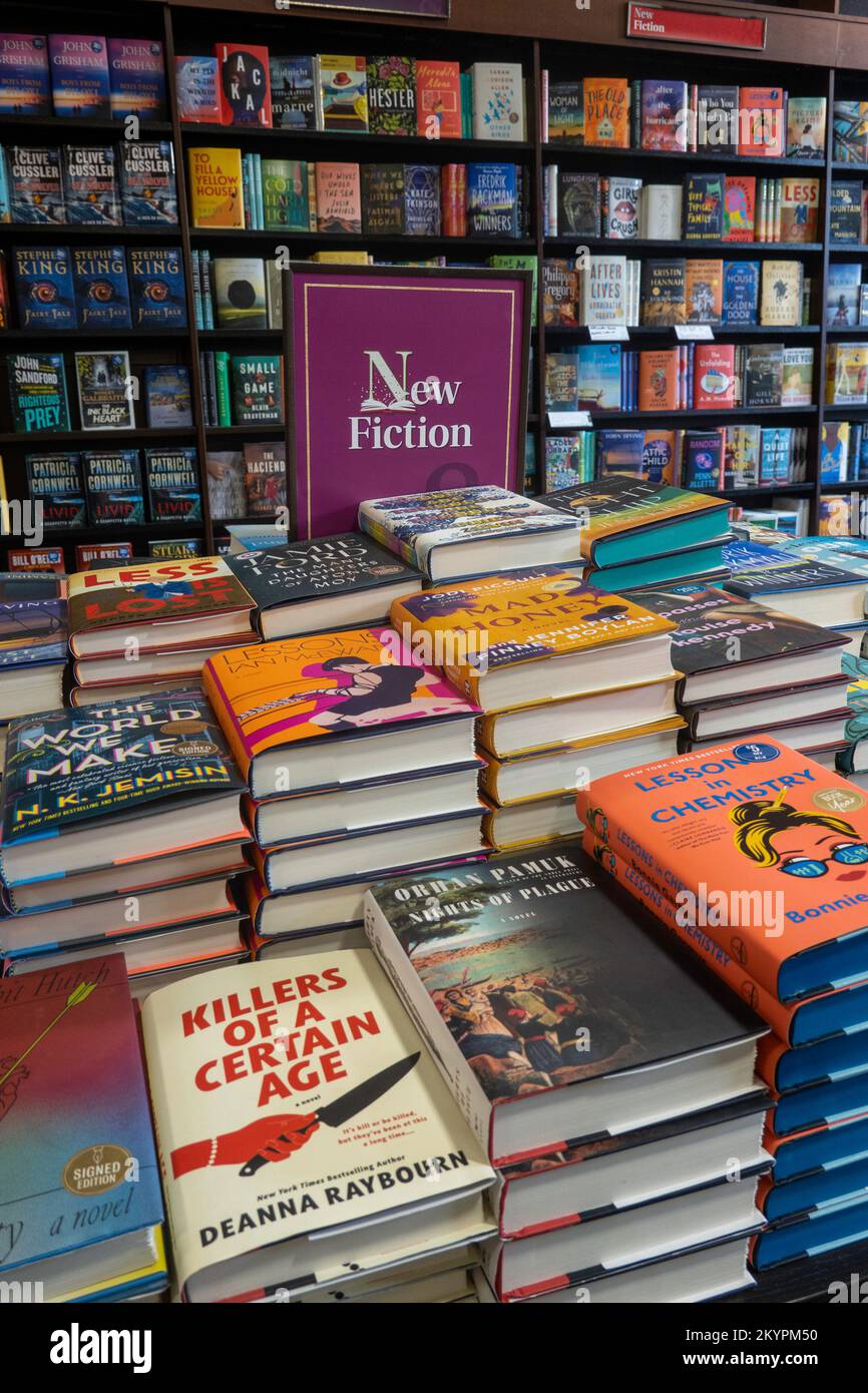 Barnes & Noble booksellers on Union Square has a large selection of merchandise, New York City, USA  2022 Stock Photo