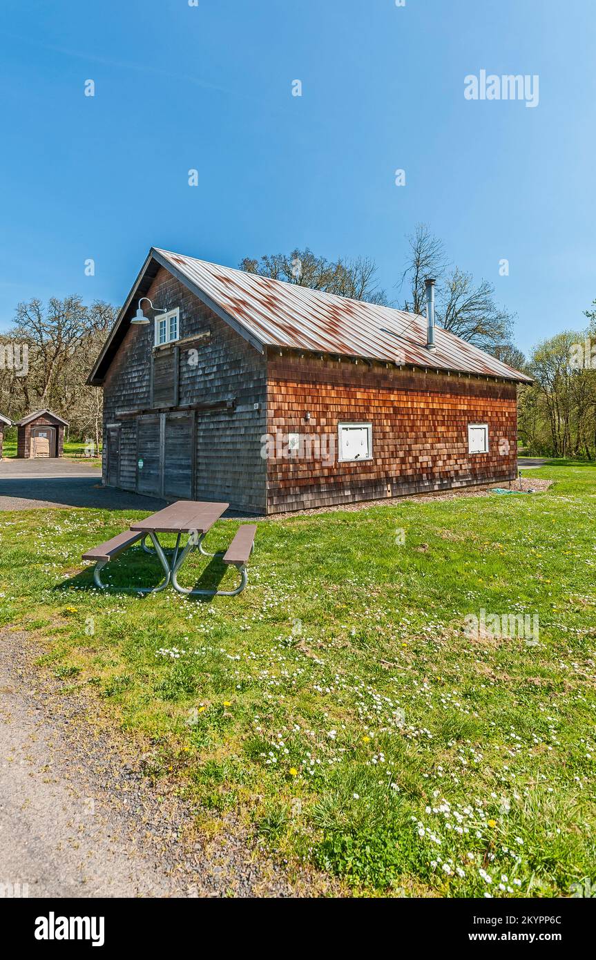 Barn at the Dorris Ranch Park near Springfield, Oregon Stock Photo - Alamy