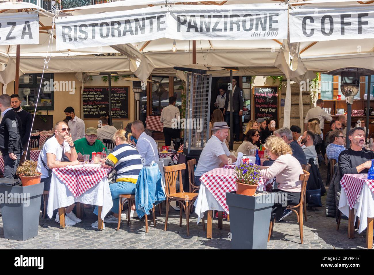 Outdoor seating at Ristorante Panzirone, Piazza Navona, Rome (Roma), Lazio Region, Italy Stock Photo