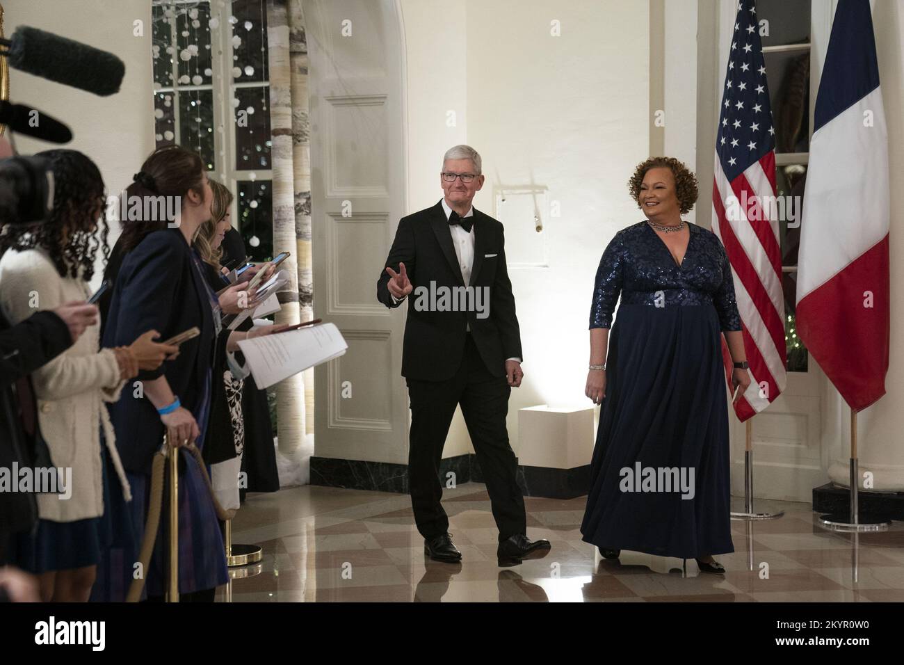 Washington, United States. 01st Dec, 2022. Timothy Cook, CEO of Apple, and Lisa Jackson, Former Administrator of the U.S. Environmental Protection Agency, arriveto attend a State Dinner in honor of President Emmanuel Macron and Brigitte Macron of France hosted by United States President Joe Biden and first lady Dr. Jill Biden at the White House in Washington, DC on Thursday, December 1, 2022. Photo by Sarah Silbiger/UPI Credit: UPI/Alamy Live News Stock Photo