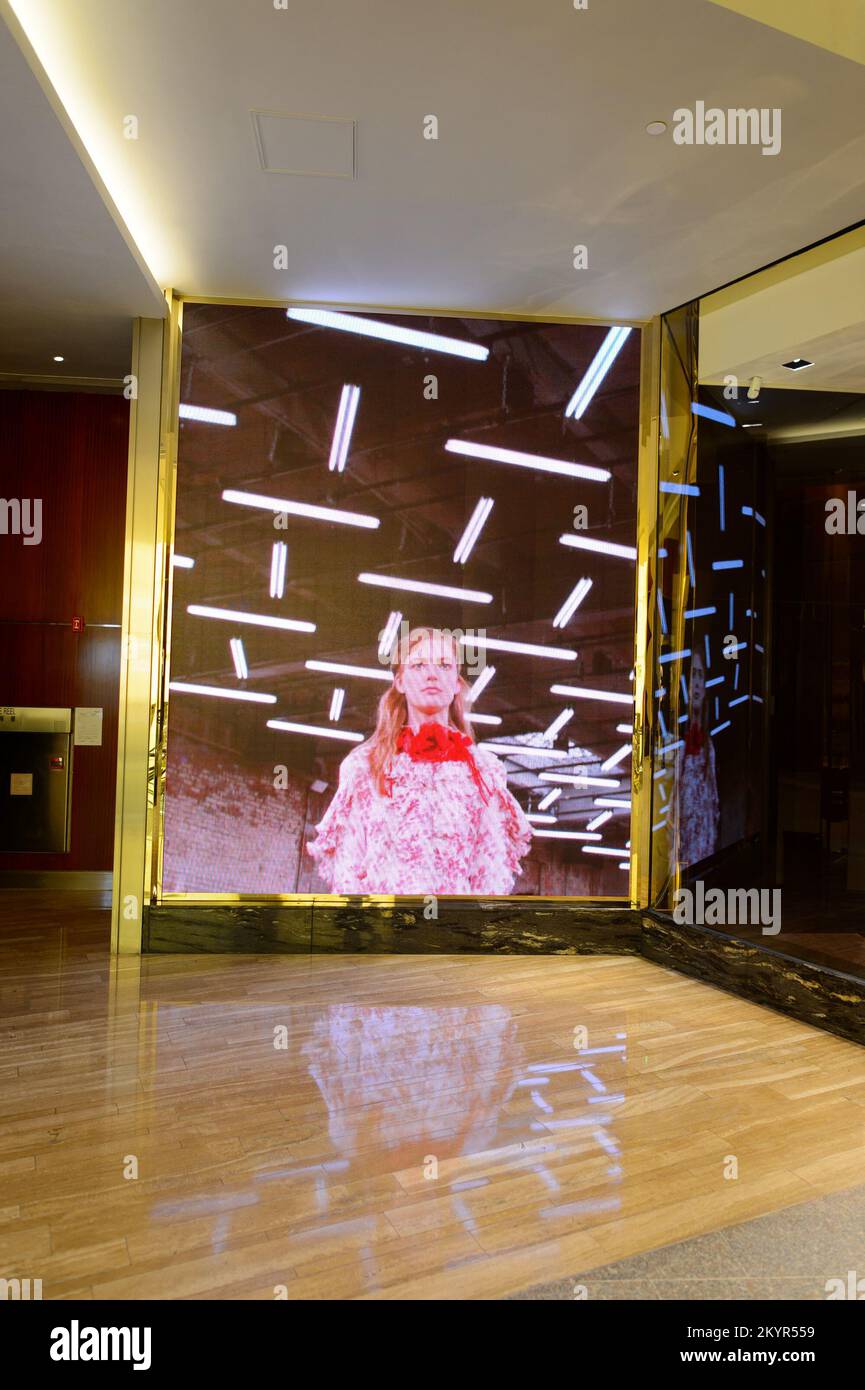 HONG KONG - OCTOBER 25, 2015: interior of the Landmark shopping mall ...