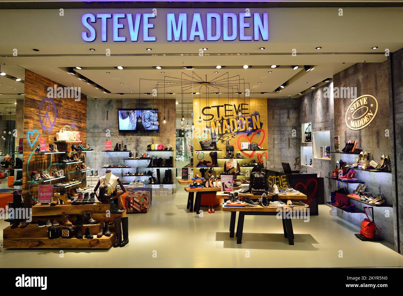 Steve madden outlet hi-res stock photography and images - Alamy