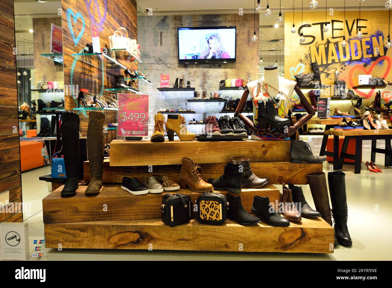 Steve madden outlet hi-res stock photography and images - Alamy