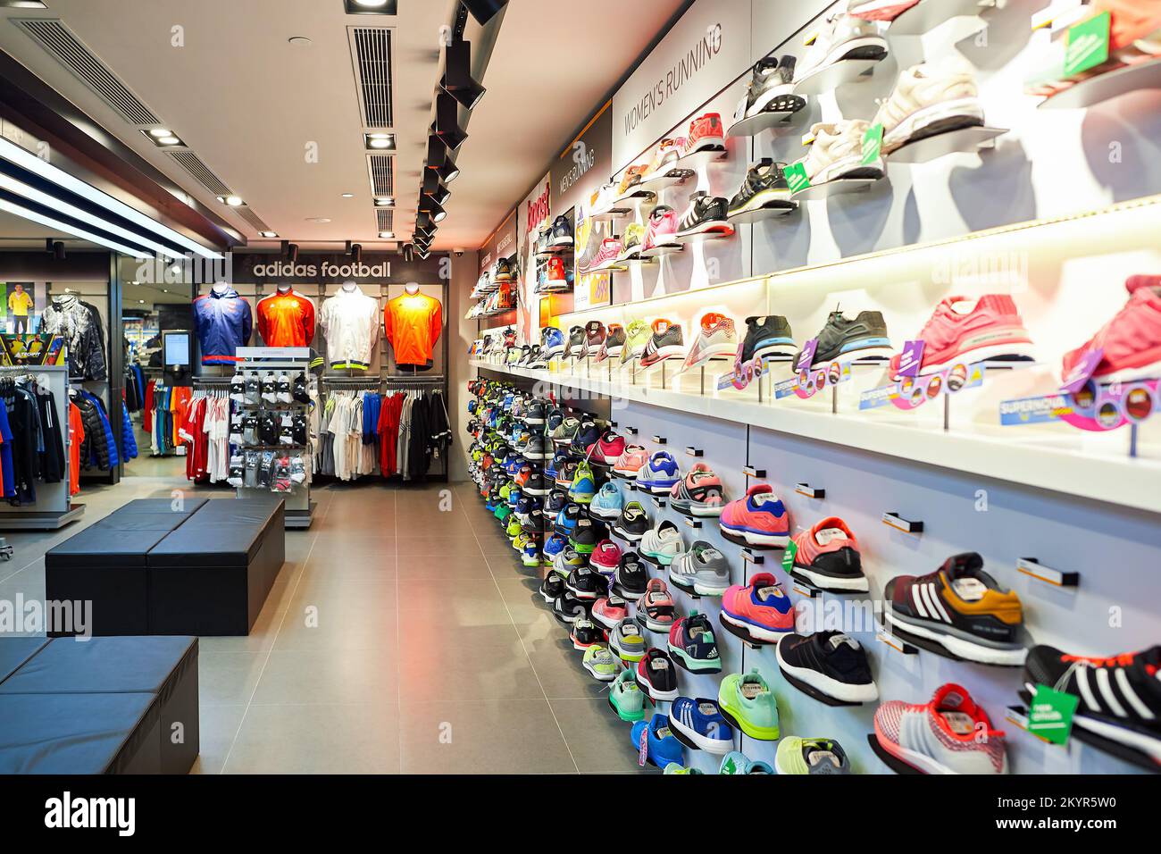 Adidas deira hotsell city center