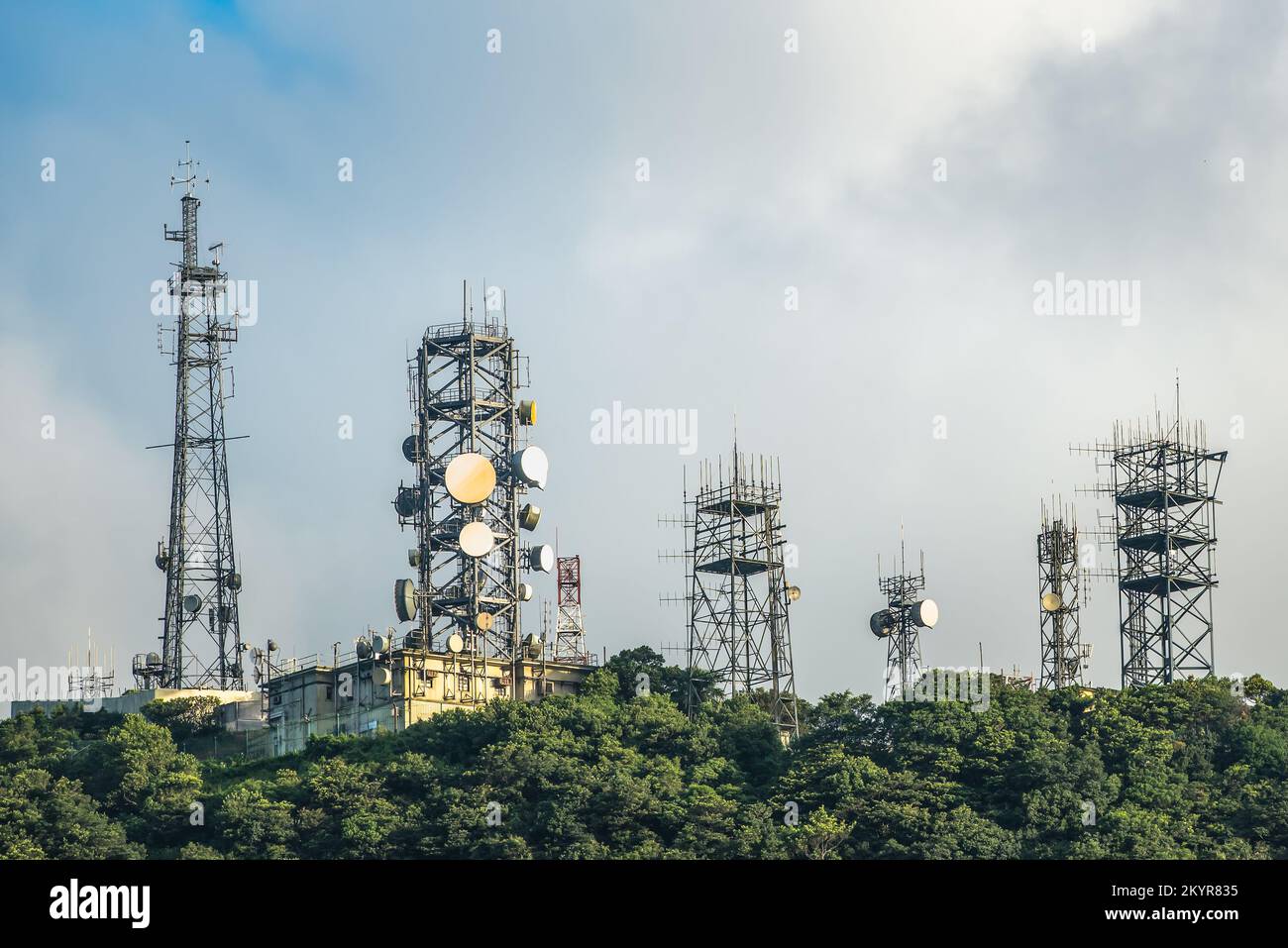 Communication transmitter tower with antenna such a Mobile phone tower