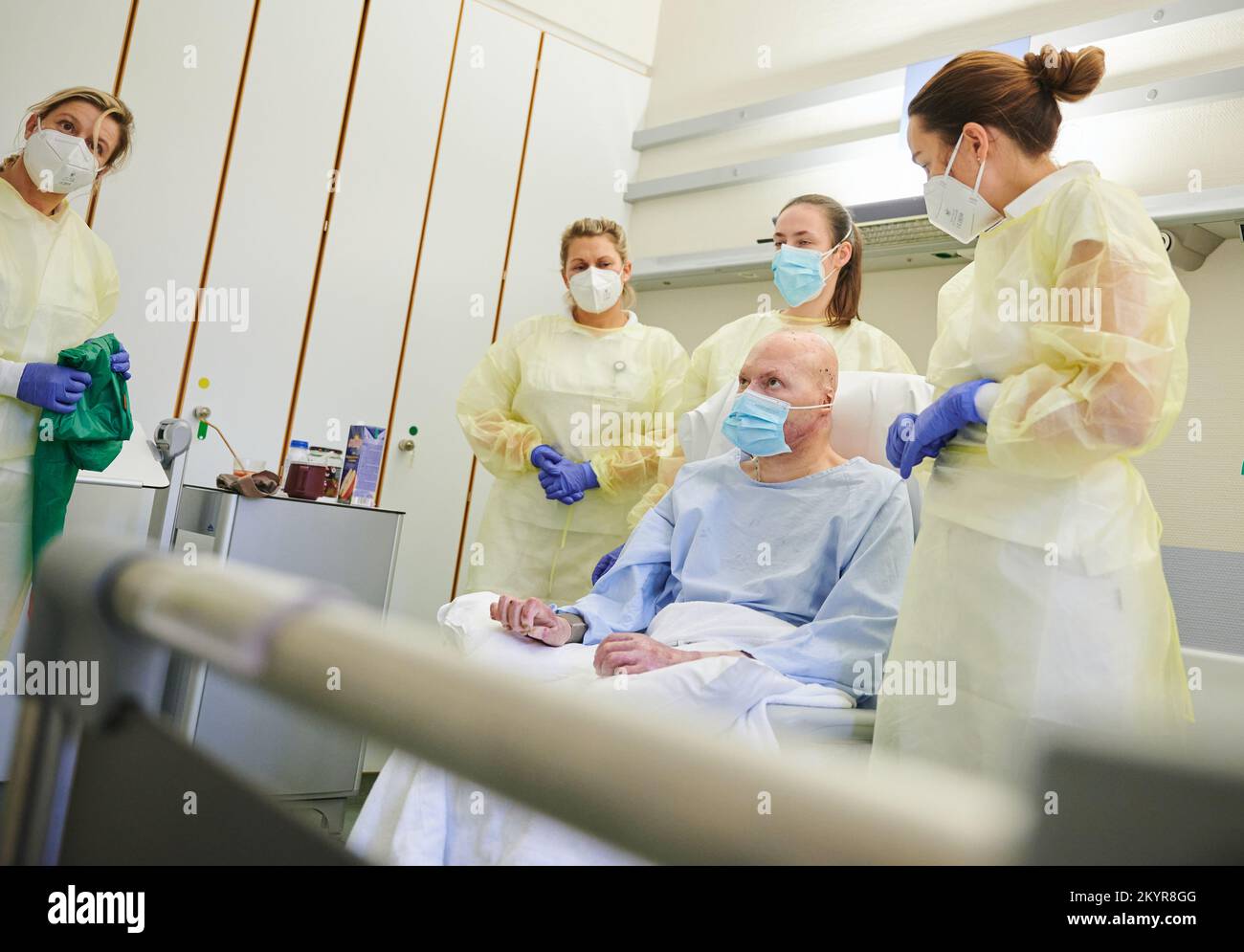 production-30-november-2022-berlin-beatrice-bosse-l-r-medical
