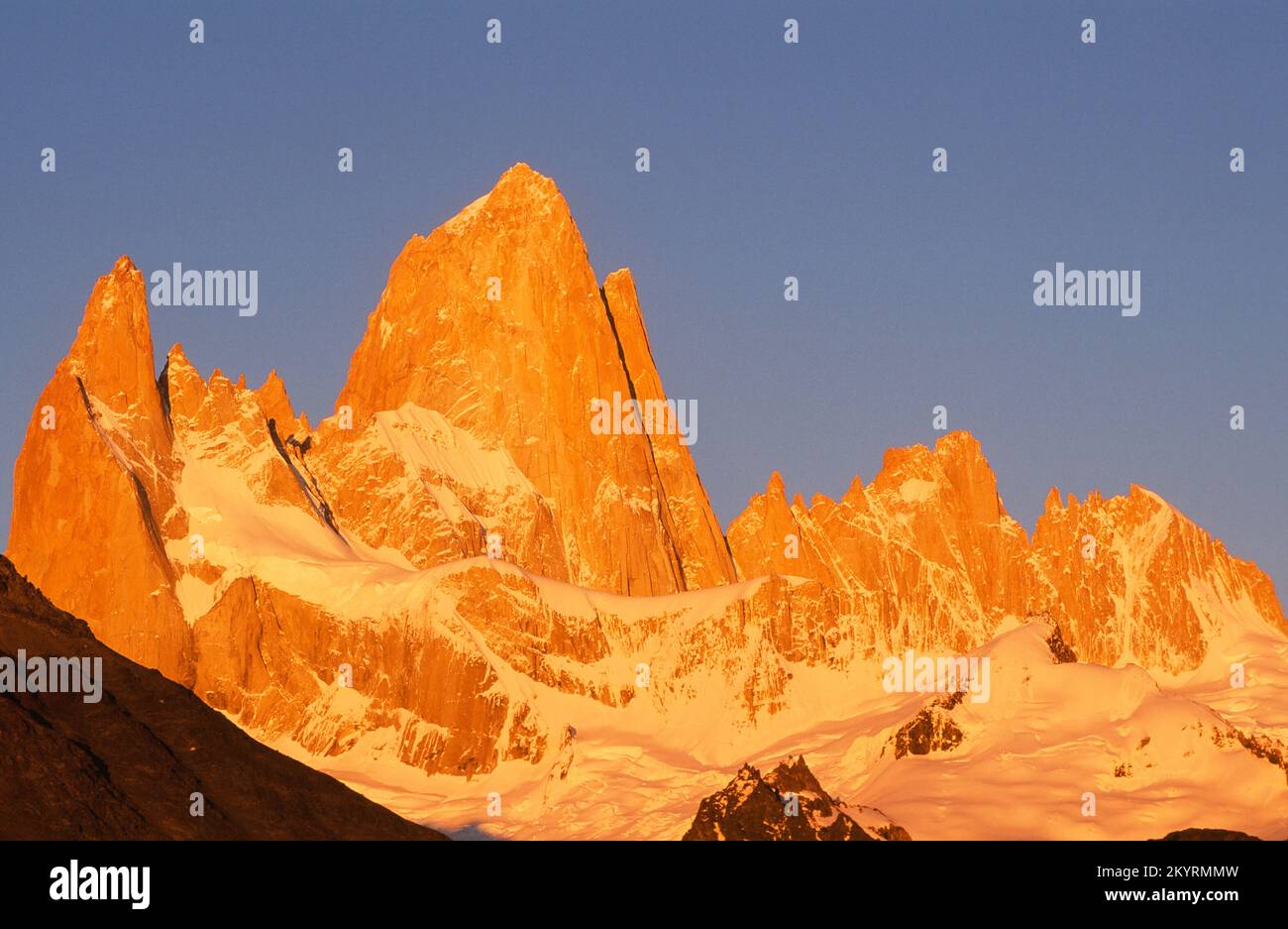 ARGENTINA. PATAGONIA. LOS GLACIARES NATIONAL PARK. EL CHALTEN. THE FITZ ROY (3,441 M) AND CERRO TORRE (3,138 M) MOUNTAINS. A MOUNTAINEERING PARADISE, Stock Photo