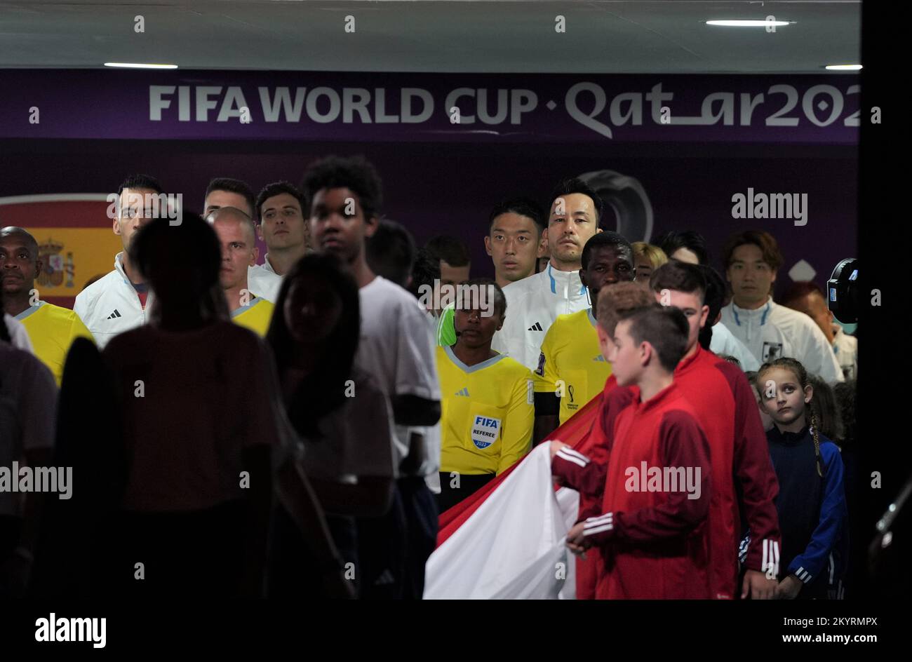 Maya Yoshida (22) of Japan and Sergio Busquets (5) of Spain before the