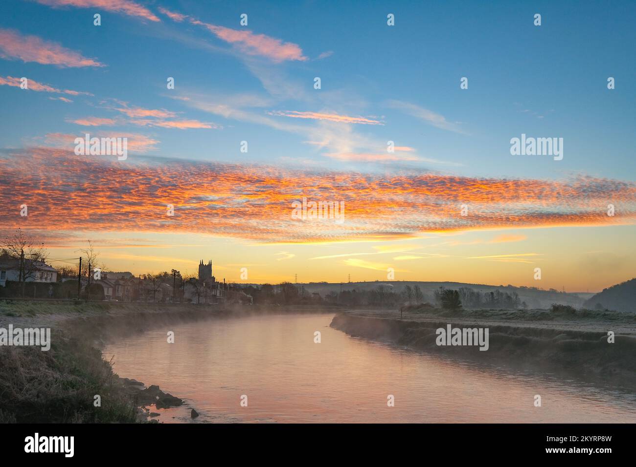 Wadebridge. Cornwall, UK. 2nd December 2022. UK Weather. December got off to a frosty start at Wadebridge in North Cornwall this morning, with temperatures dipping below zero on the river Camel this morning. Credit Simon Maycock / Alamy Live News. Stock Photo
