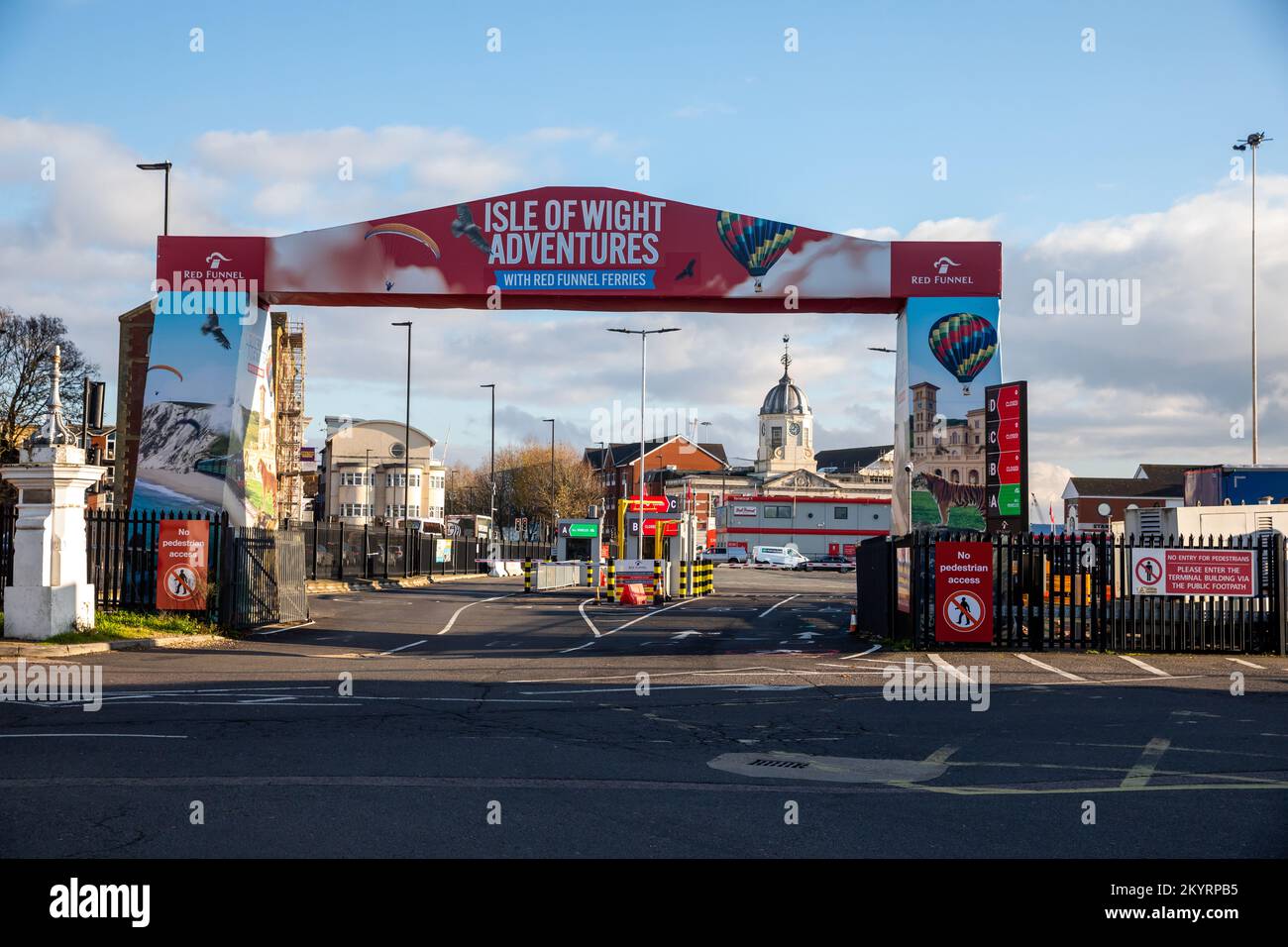 The Entrance To Red Funnel Ferries In Southampton Hampshire UK Stock the-entrance-to-red-funnel-ferries-in-southampton-hampshire-uk-stock