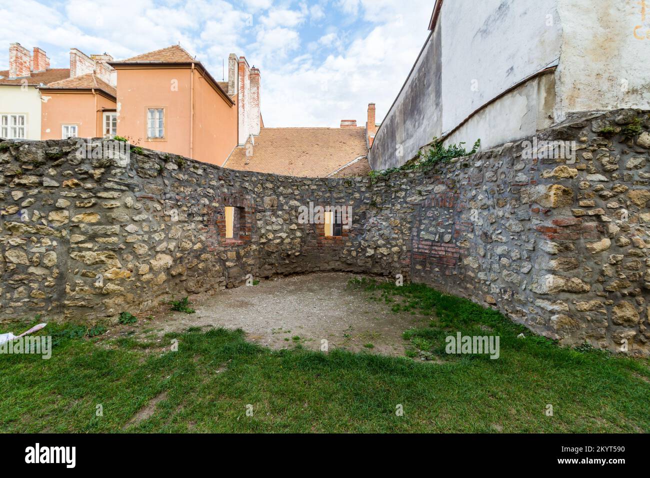 Medieval bastion with embrasure holes, Bailey Promenade (Varfalsetany), Sopron, Hungary Stock Photo