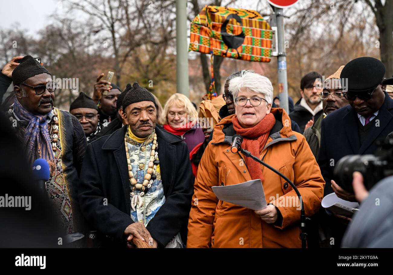 Berlin, Germany. 02nd Dec, 2022. District Mayor of the Mitte district, Stefanie Remlinger (Bündnis 90/Die Grünen) and the King Jean-Yves Eboumbou Douala Bell at the street renaming in the African Quarter. The 'Nachtigalplatz' was renamed 'Manga Bell Square'. This honors the resistance fighters Rudolf and Emily Duala Manga Bell during the German colonial period in Cameroon. Credit: Britta Pedersen/dpa/Alamy Live News Stock Photo