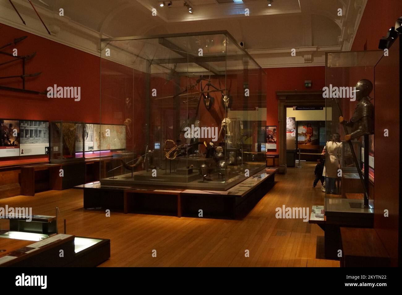 European arms and armour at Kelvingrove: Amazon.co.uk: Glasgow museums and  Art Galleries: 9780902752092: Books