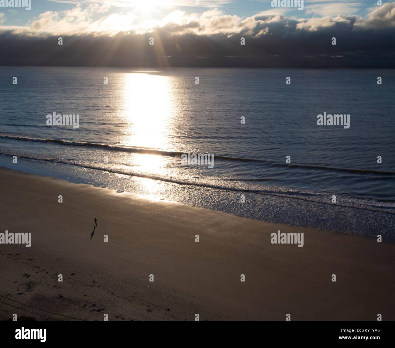 Beach walker silhouette hi-res stock photography and images - Alamy