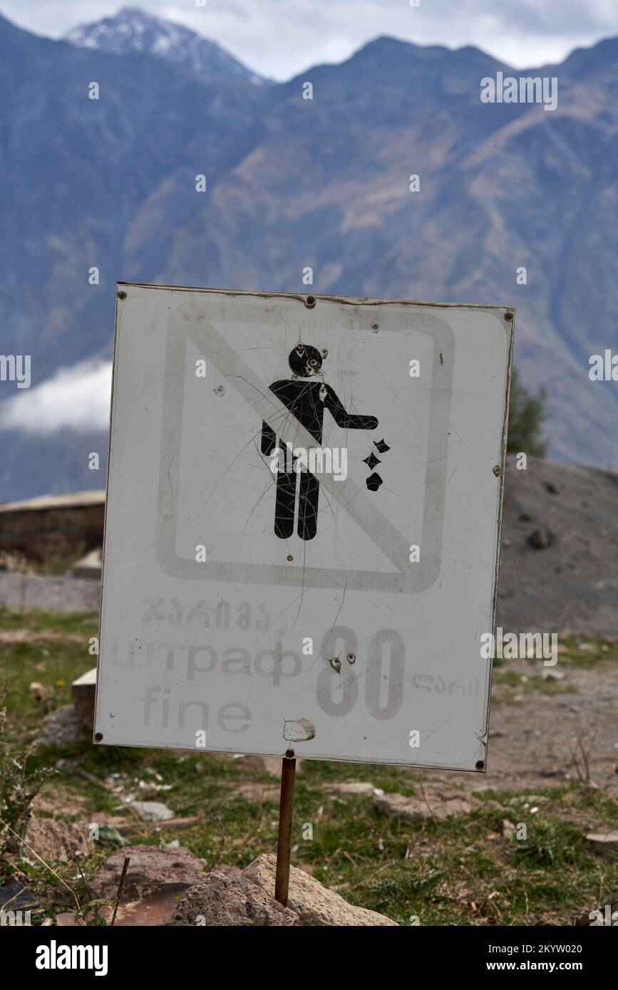 Stepantsminda, Georgia – October 3, 2022: No littering and fine warning sign high in the Georgian Caucasus mountains at near Holy Trinity Church (Tsmi Stock Photo