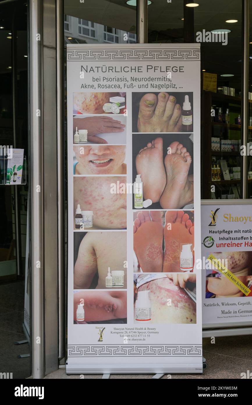 Werbung Hautpflegemittel, Speyer, Rheinland-Pfalz, Deutschland Stock Photo