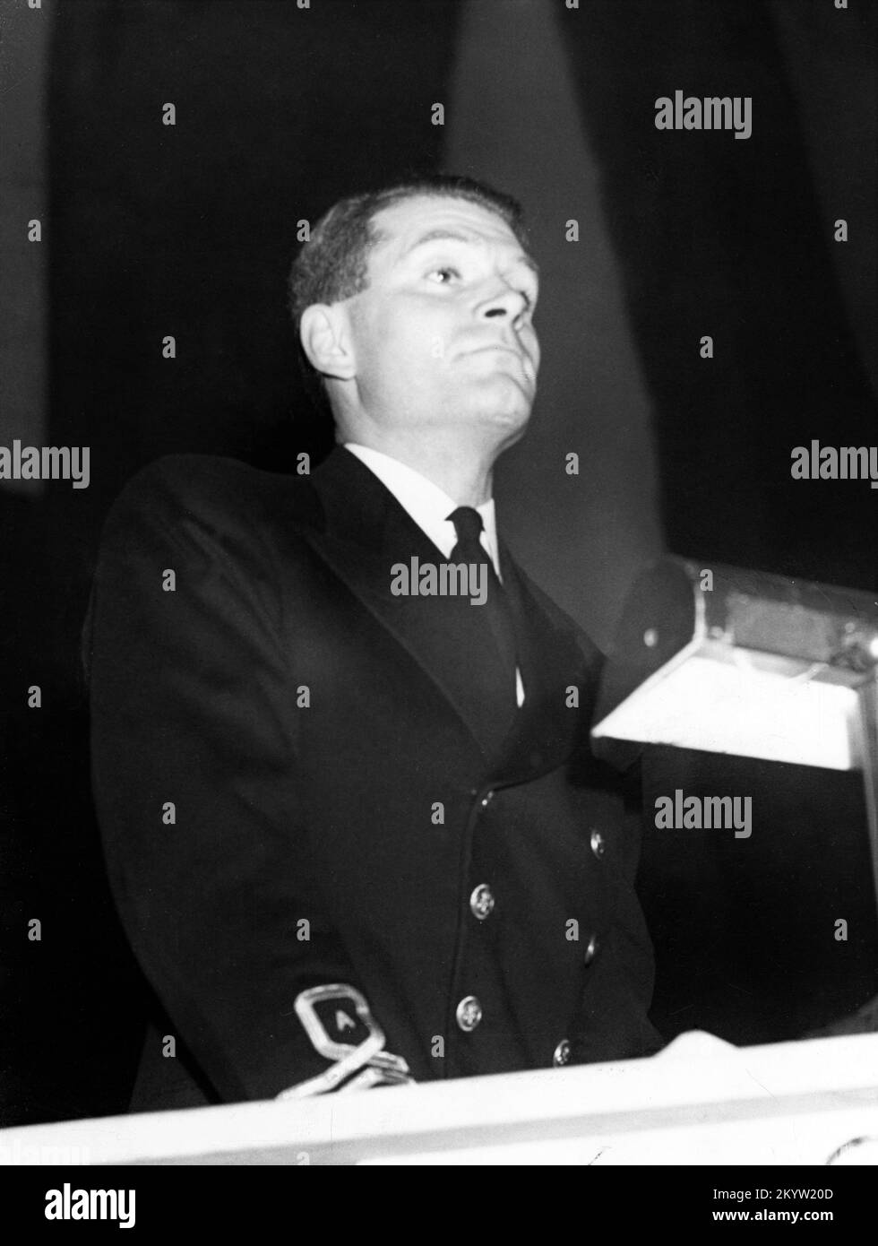 Lieutenant LAURENCE OLIVIER R.N.V.R., Fleet Air Arm speaking the prologue at the opening of the RED ARMY DAY celebration at the Royal Albert Hall in London on February 23rd 1944 to salute the 26th anniversary of the Red Army of our Russian Ally during World War Two Stock Photo