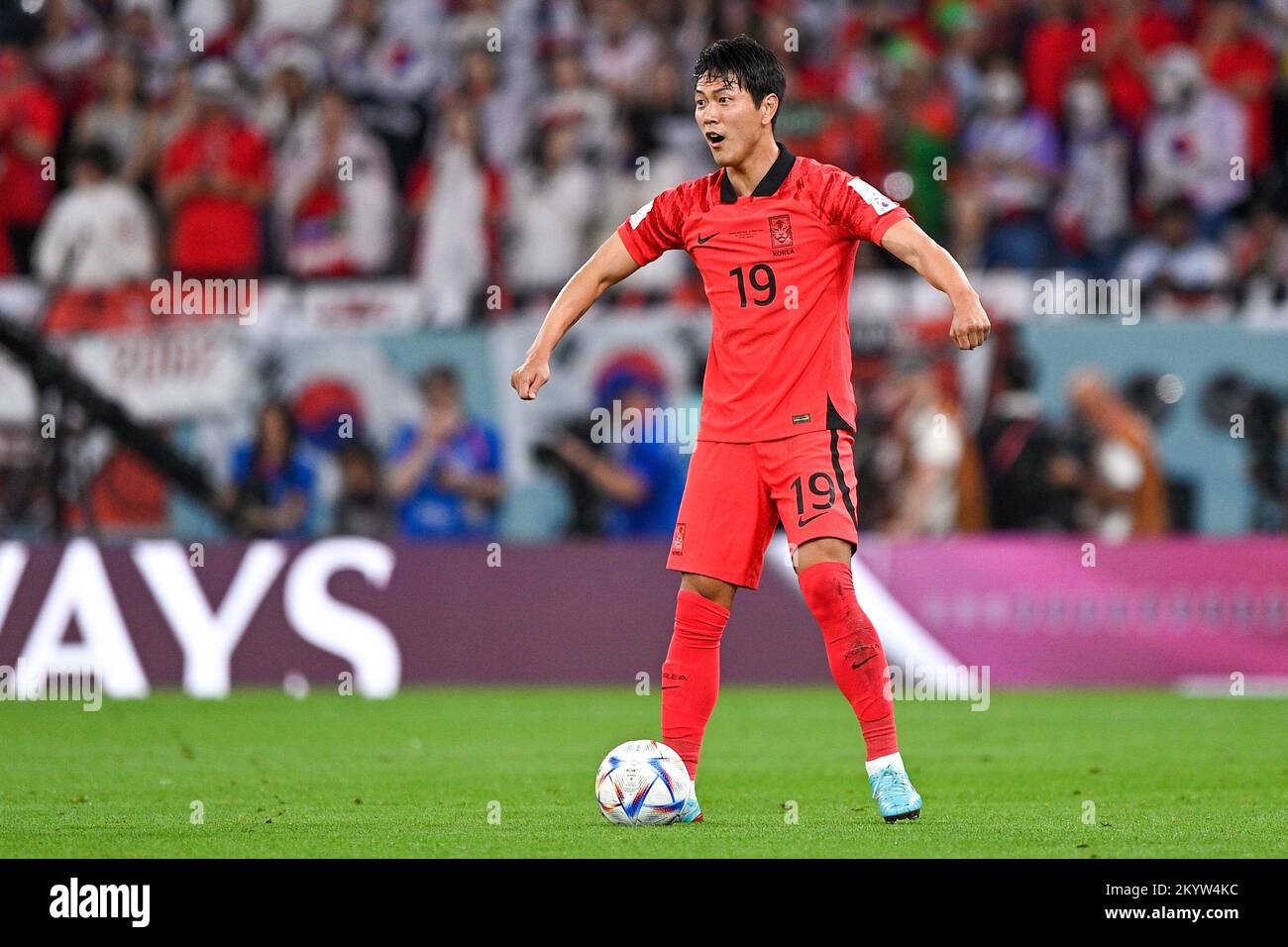 AL RAYYAN, QATAR - DECEMBER 2: Young-gwon Kim of Korea Republic runs with the ball during the Group H - FIFA World Cup Qatar 2022 match between Korea Republic and Portugal at the Education City Stadium on December 2, 2022 in Al Rayyan, Qatar (Photo by Pablo Morano/BSR Agency) Stock Photo