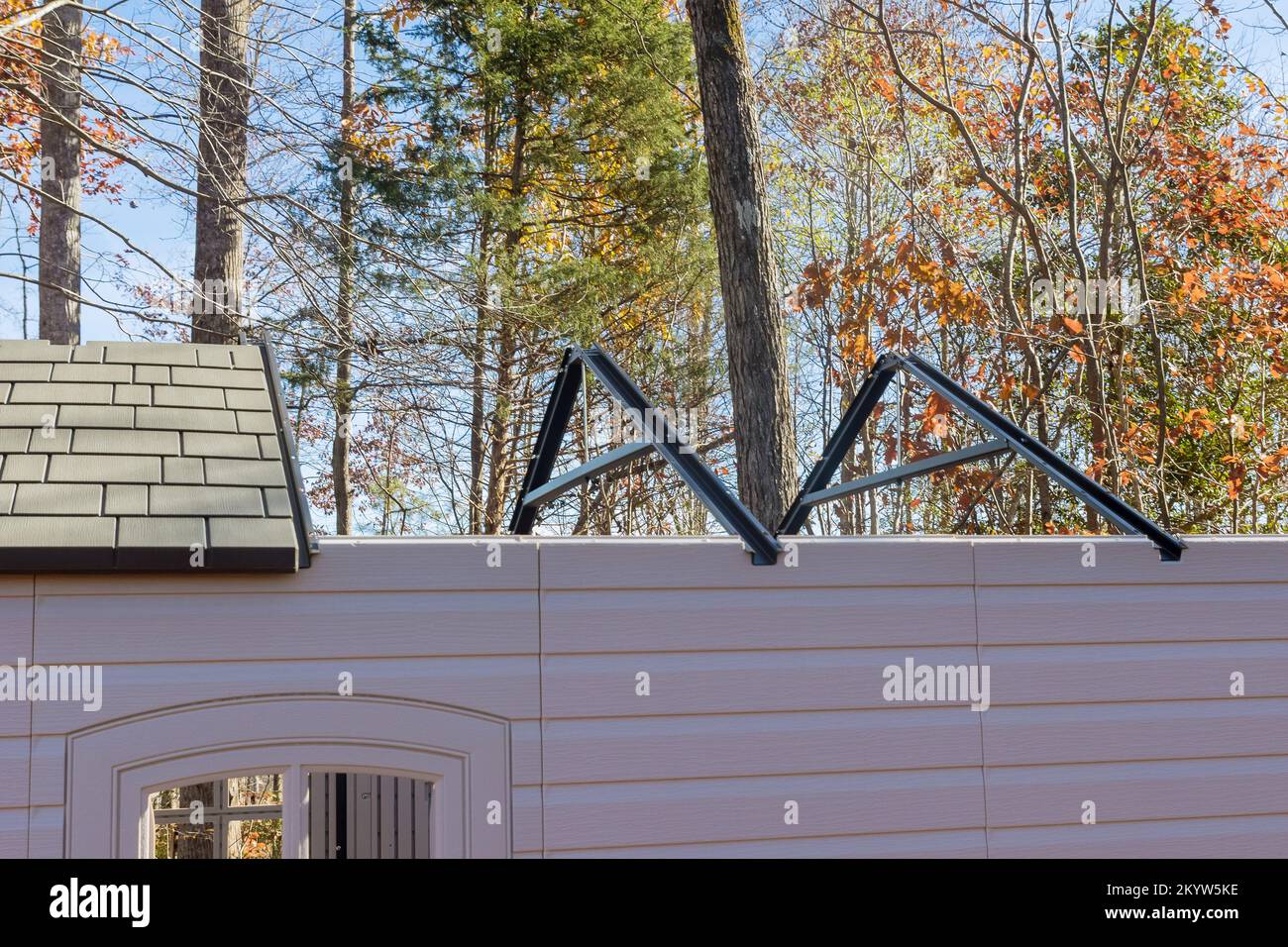 Assembling plastic shed hires stock photography and images Alamy