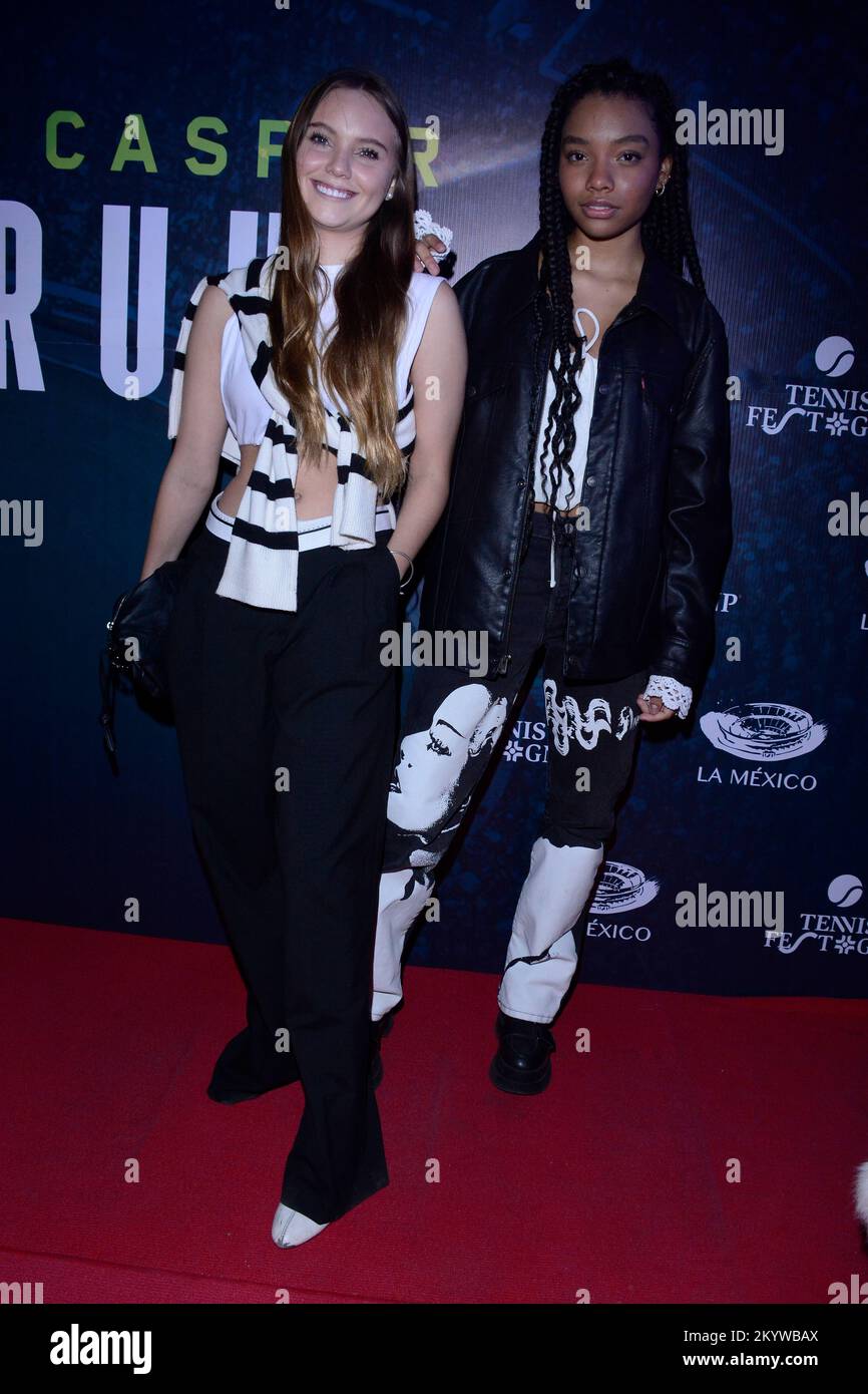 Mexico City, Mexico. 01st Dec, 2022. Sofia and Ivanna Attend at red