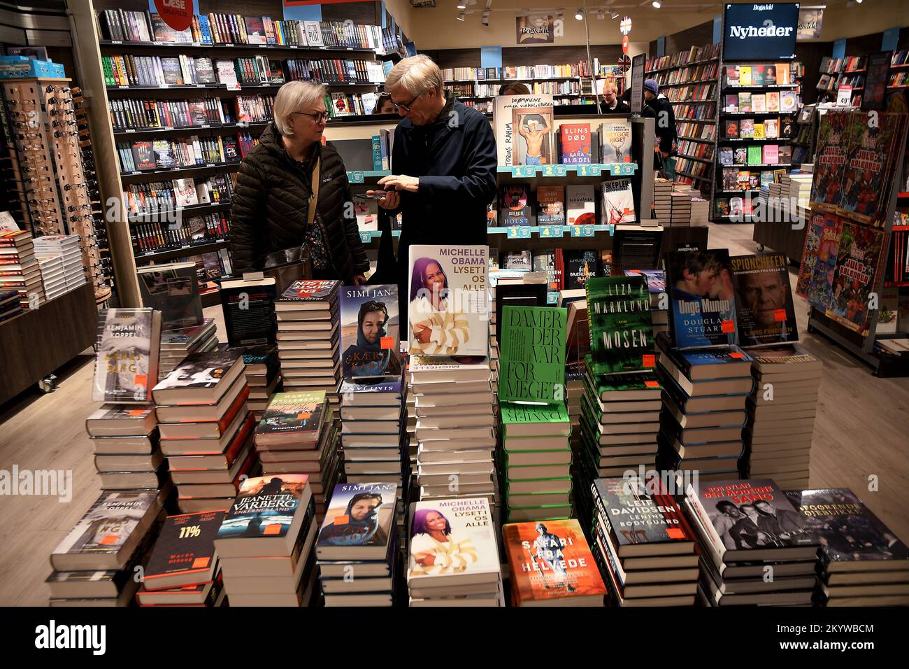 Copenhagen/Denmark/02 December 2022/ Christmas book shoppers at book