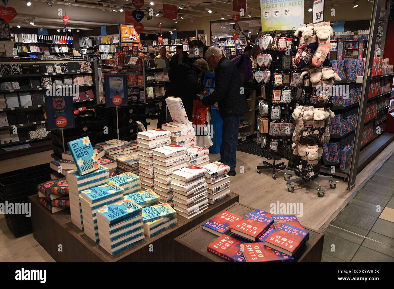 Copenhagen/Denmark/02 December 2022/ Christmas book shoppers at book
