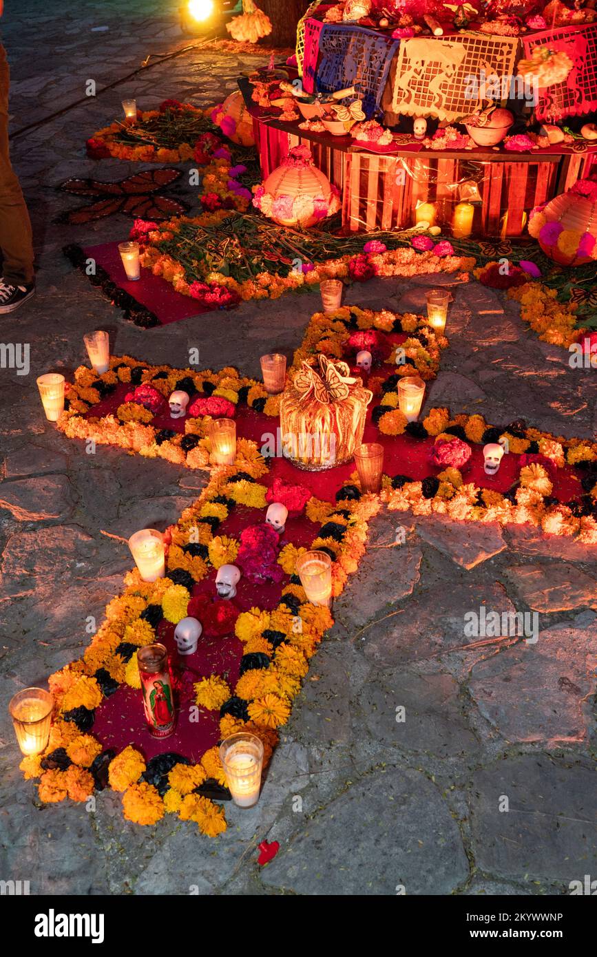 Altar de dia de muertos oaxaca hi-res stock photography and images - Alamy