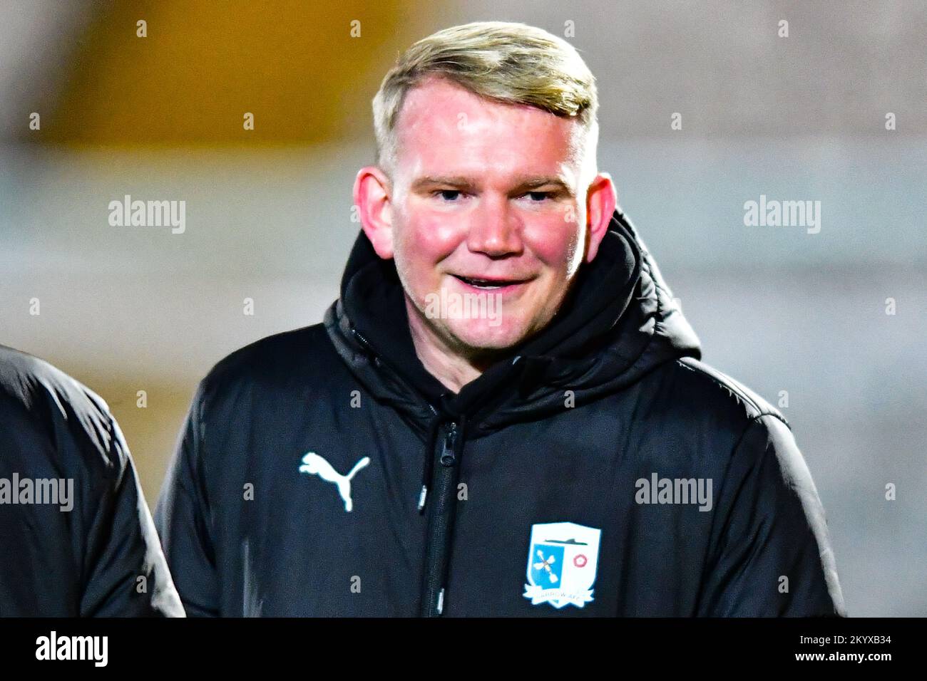 Manager Pete Wild ( Manager Barrow) during the Sky Bet League 2 match between Stevenage and Barrow at the Lamex Stadium, Stevenage on Friday 2nd December 2022. (Credit: Kevin Hodgson | MI News) Credit: MI News & Sport /Alamy Live News Stock Photo