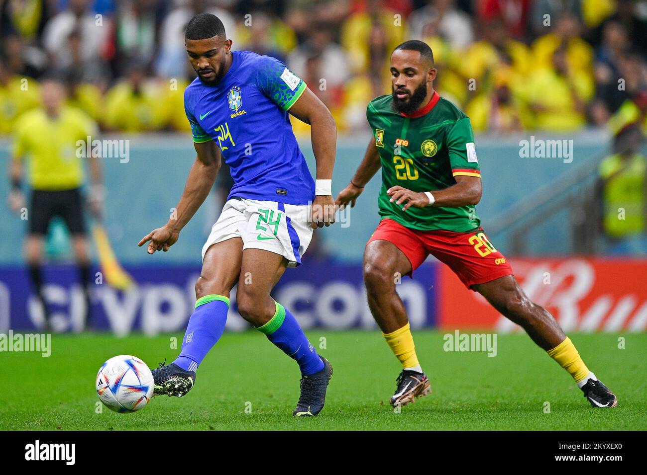 LUSAIL CITY, QATAR - DECEMBER 2: Bremer of Brazil battles for the ball with Bryan Mbeumo of Cameroon during the Group G - FIFA World Cup Qatar 2022 match between Cameroon and Brazil at the Lusail Stadium on December 2, 2022 in Lusail City, Qatar (Photo by Pablo Morano/BSR Agency) Stock Photo