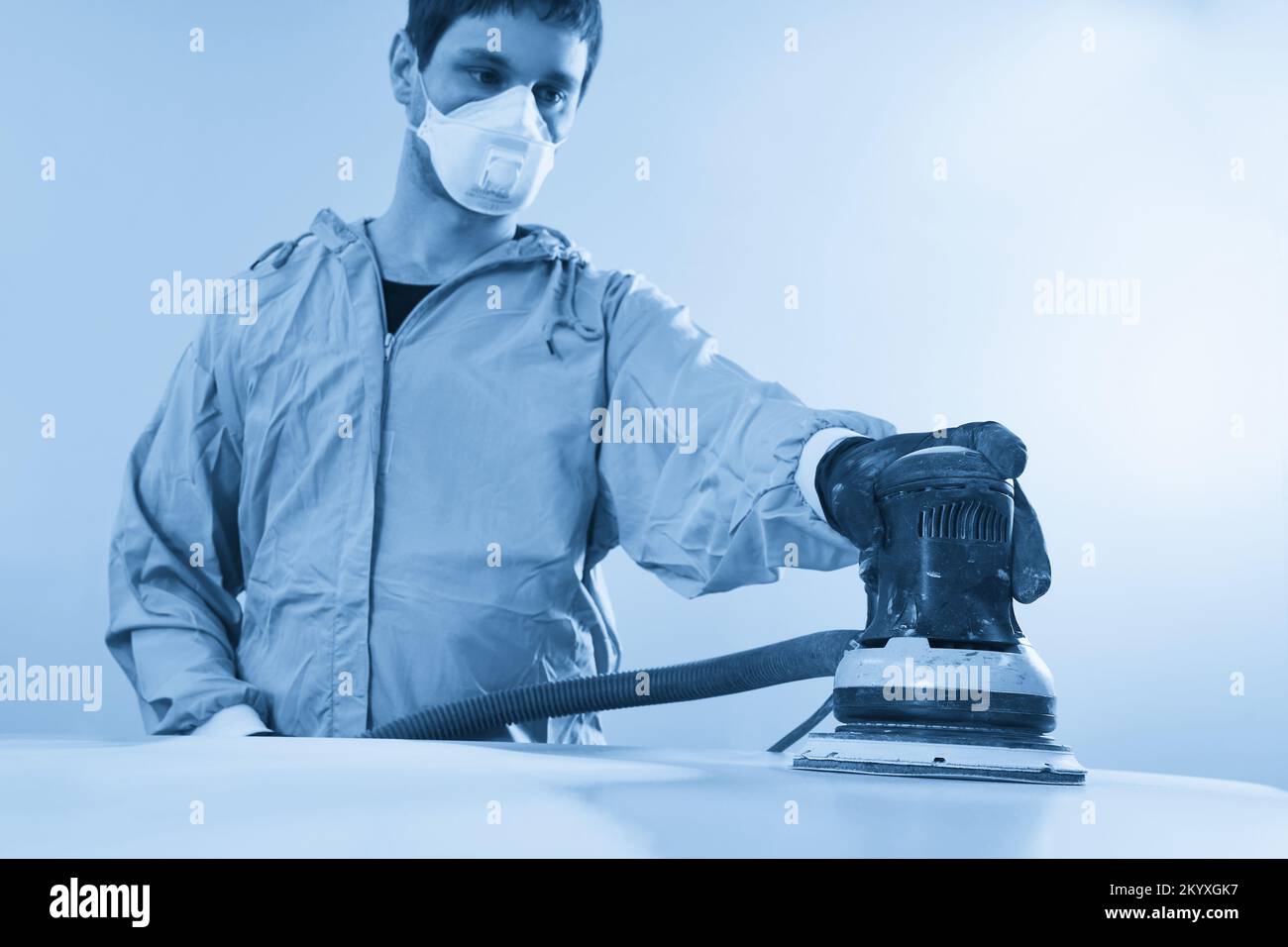 Mechanic wearing face mask hi-res stock photography and images - Alamy