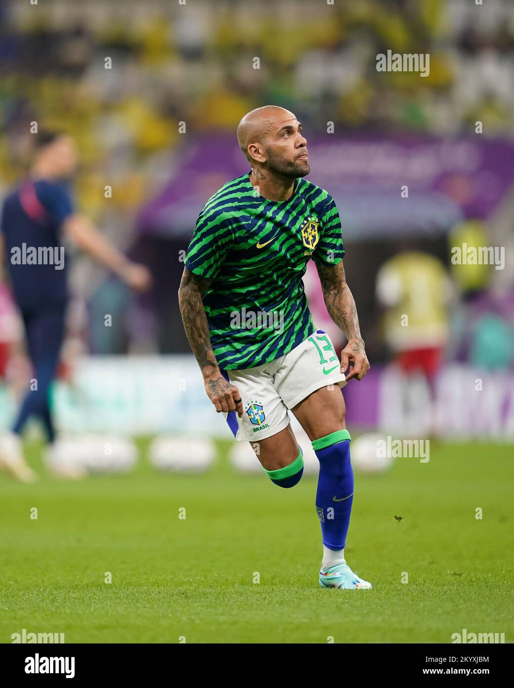 Lusail, Qatar. 02nd Dec, 2022. Lusail Stadium LUSAIL, QATAR - DECEMBER 2: Player of Brazil Dani Alves warms up before the FIFA World Cup Qatar 2022 group G match between Brazil and Cameroon at Lusail Stadium on December 2, 2022 in Lusail, Qatar. (Photo by Florencia Tan Jun/PxImages) (Florencia Tan Jun/SPP) Credit: SPP Sport Press Photo. /Alamy Live News Stock Photo