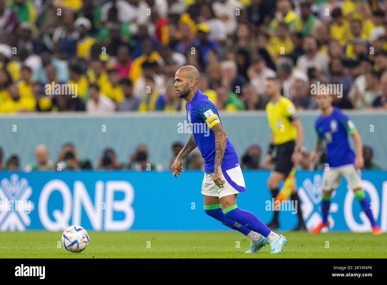 Lusail, Catar. 02nd Dec, 2022. Dani Alves of Brazil during a match between Cameroon and Brazil, valid for the group stage of the World Cup, held at the Estádio Nacional de Lusail in Lusail, Qatar. Credit: Richard Callis/FotoArena/Alamy Live News Stock Photo