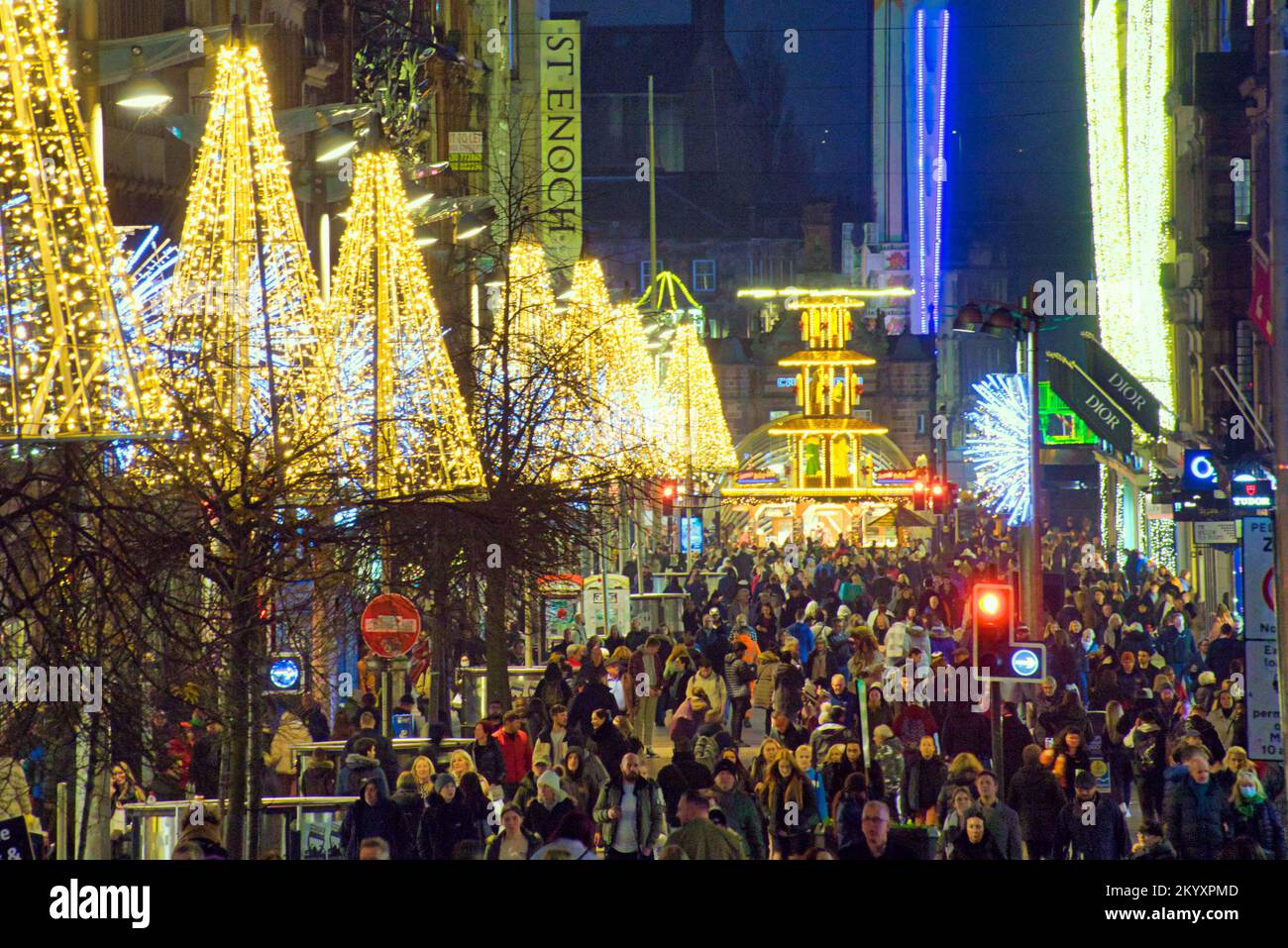 Glasgow, Scotland, UK 2nd December, 2022. Glasgow Loves Christmas continues with Late night