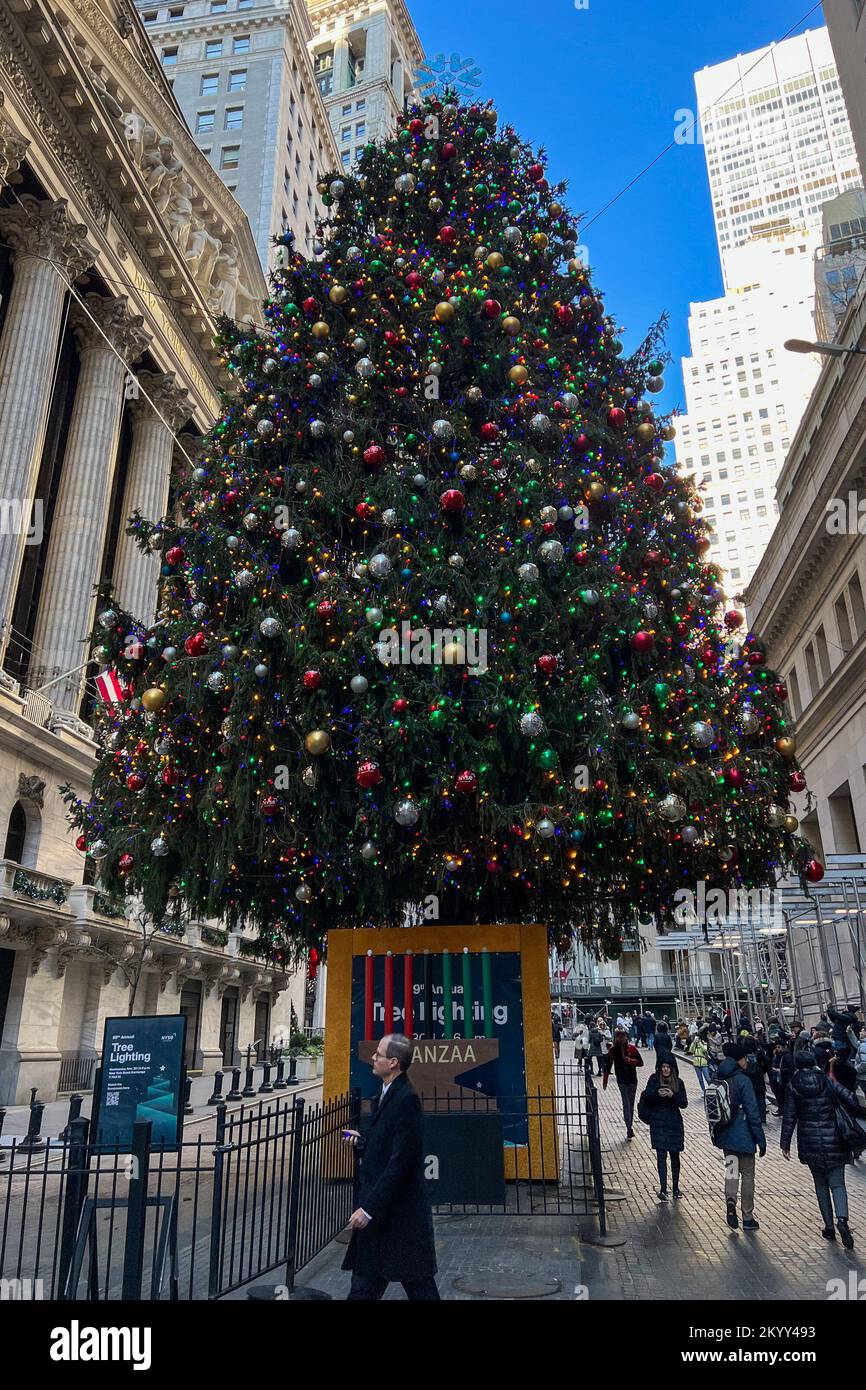 New York, United States. 01st Dec, 2022. A Christmas tree and a Kwanzaa Kinara stand in front of the New York Stock Exchange (NYSE) in New York's Financial District on Dec. 1, 2022. A Kinara is a seven-branched candleholder used in Kwanzaa celebrations in the United States. The NYSE is located at the corner of Wall Street and Broad Street in lower Manhattan. (Photo by Samuel Rigelhaupt/Sipa USA) Credit: Sipa USA/Alamy Live News Stock Photo