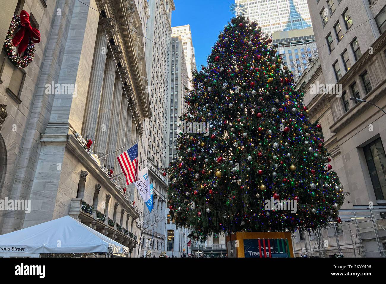 New York, United States. 01st Dec, 2022. A Christmas tree and a Kwanzaa Kinara stand in front of the New York Stock Exchange (NYSE) in New York's Financial District on Dec. 1, 2022. A Kinara is a seven-branched candleholder used in Kwanzaa celebrations in the United States. The NYSE is located at the corner of Wall Street and Broad Street in lower Manhattan. (Photo by Samuel Rigelhaupt/Sipa USA) Credit: Sipa USA/Alamy Live News Stock Photo