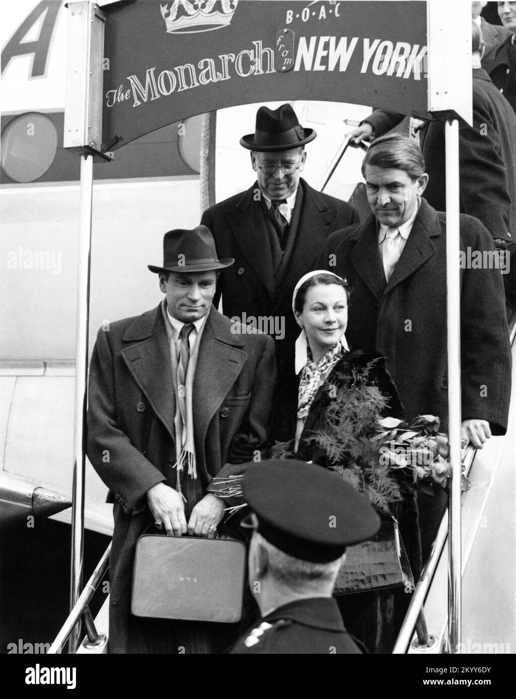 LAURENCE OLIVIER with his wife VIVIEN LEIGH on arrival at London Airport on Friday March 20th 1953 after Olivier brought her home accompanied by her Physician ARMAND CHILD (left behind them) and Psychiatrist RUDOLF FREUDENBERG (right) following her breakdown in Hollywood Stock Photo