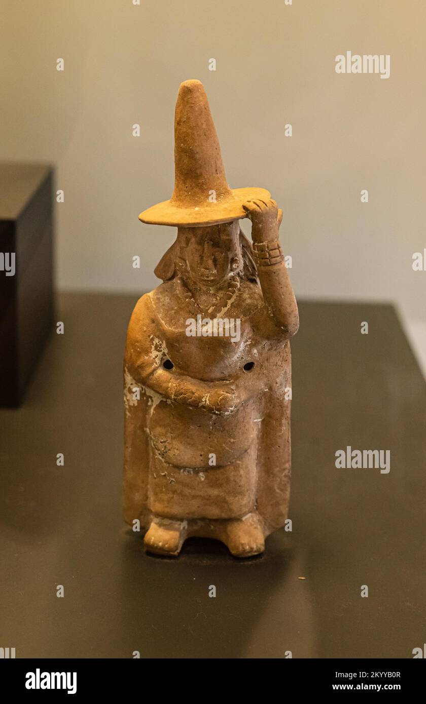 Maya ceramic figure of a woman wearing a hat. Late classic period, Campeche, Mexico. Stock Photo