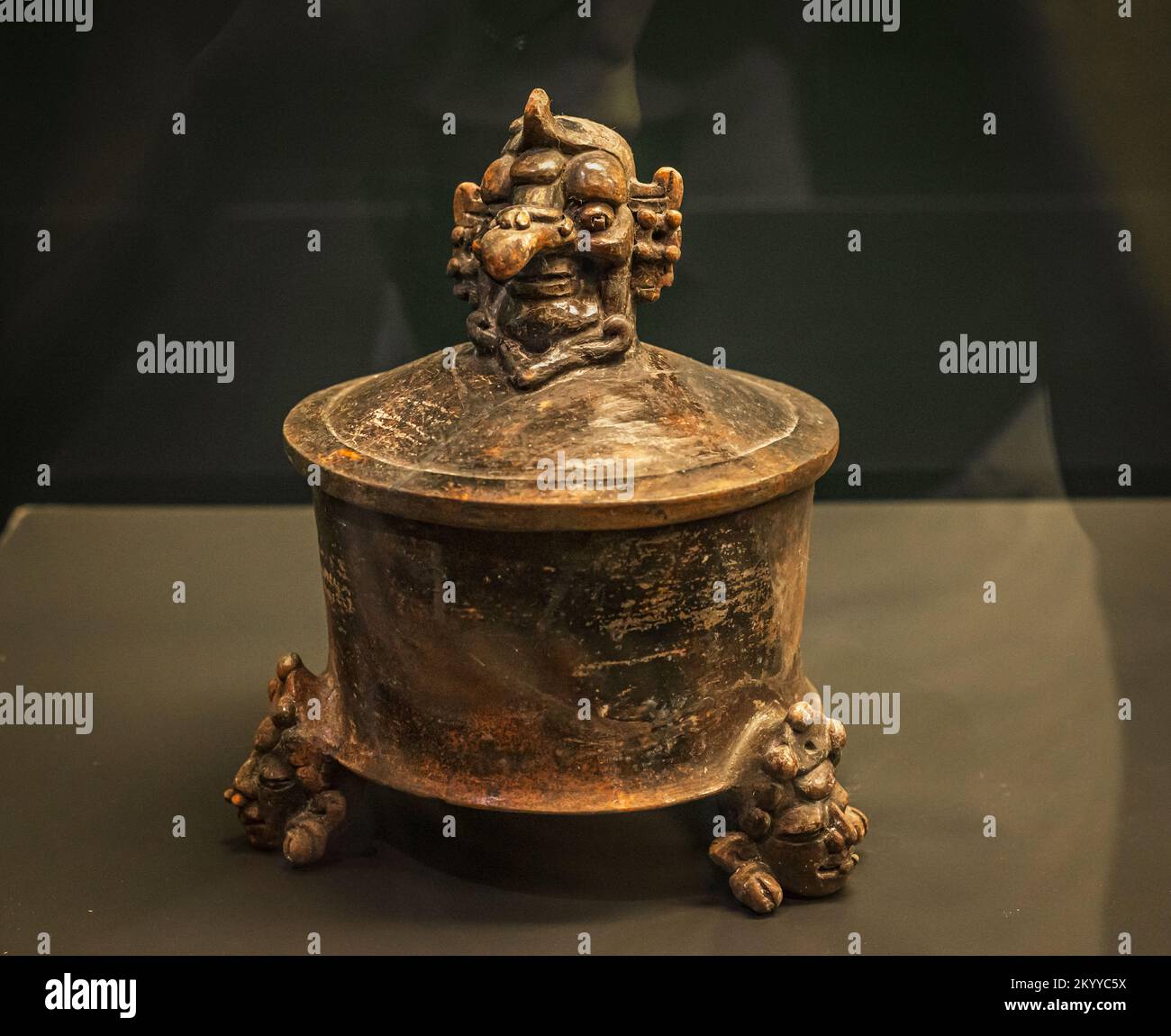 Maya vessel which was an offering to king  Tuun Kʼabʼ Hix, found in Calakmul, Campeche. Early classic period. Stock Photo