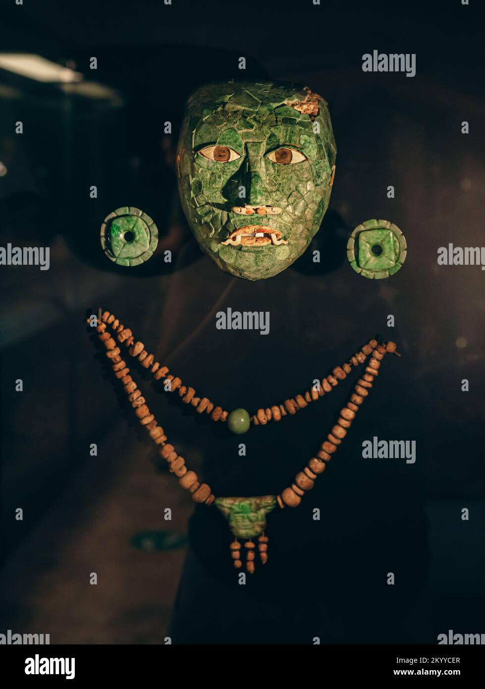 Maya Funerary mask, collar and ear flares made out of jade and obsidian, late classic period. Calakmul, Campeche, Mexico. Stock Photo