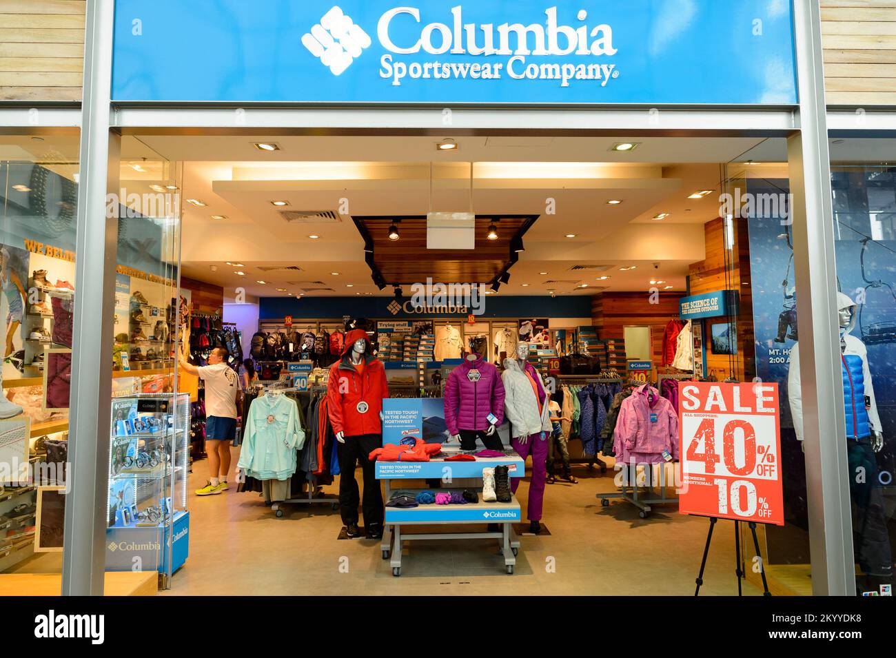 SINGAPORE - NOVEMBER 07, 2015: interior of Columbia Sportswear store.  Columbia Sportswear Company is a United States company that manufactures  and dis Stock Photo - Alamy