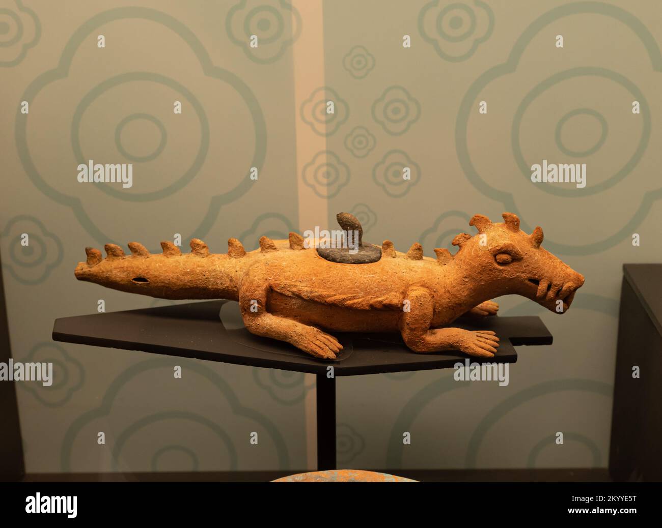 Pottery Maya vessel in the shape of a reptile. Late classic, Campeche, Mexico. Stock Photo