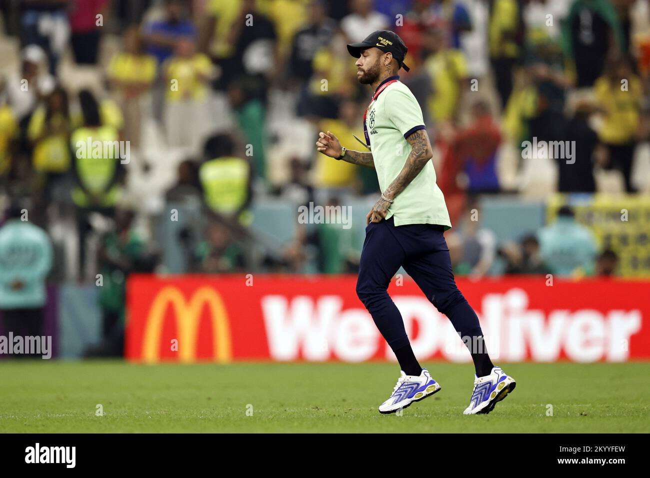 Qatar. 02nd Dec, 2022. LUSAIL CITY - Neymar of Brazil during the FIFA World Cup Qatar 2022 group G match between Cameroon and Brazil at Lusail Stadium on December 2, 2022 in Lusail City, Qatar. AP | Dutch Height | MAURICE OF STONE Credit: ANP/Alamy Live News Stock Photo