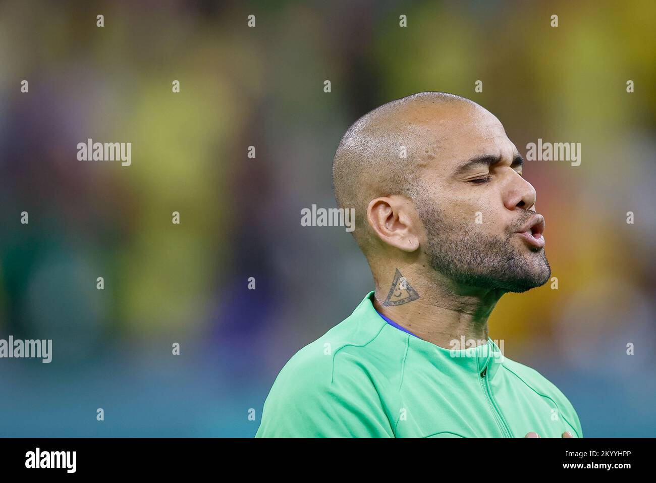 Lusail, Catar. 02nd Dec, 2022. DANI ALVES of Brazil during a match between Cameroon and Brazil, valid for the group stage of the World Cup, held at the National Stadium of Lusail in Lusail, Qatar. Credit: Rodolfo Buhrer/La Imagem/FotoArena/Alamy Live News Stock Photo