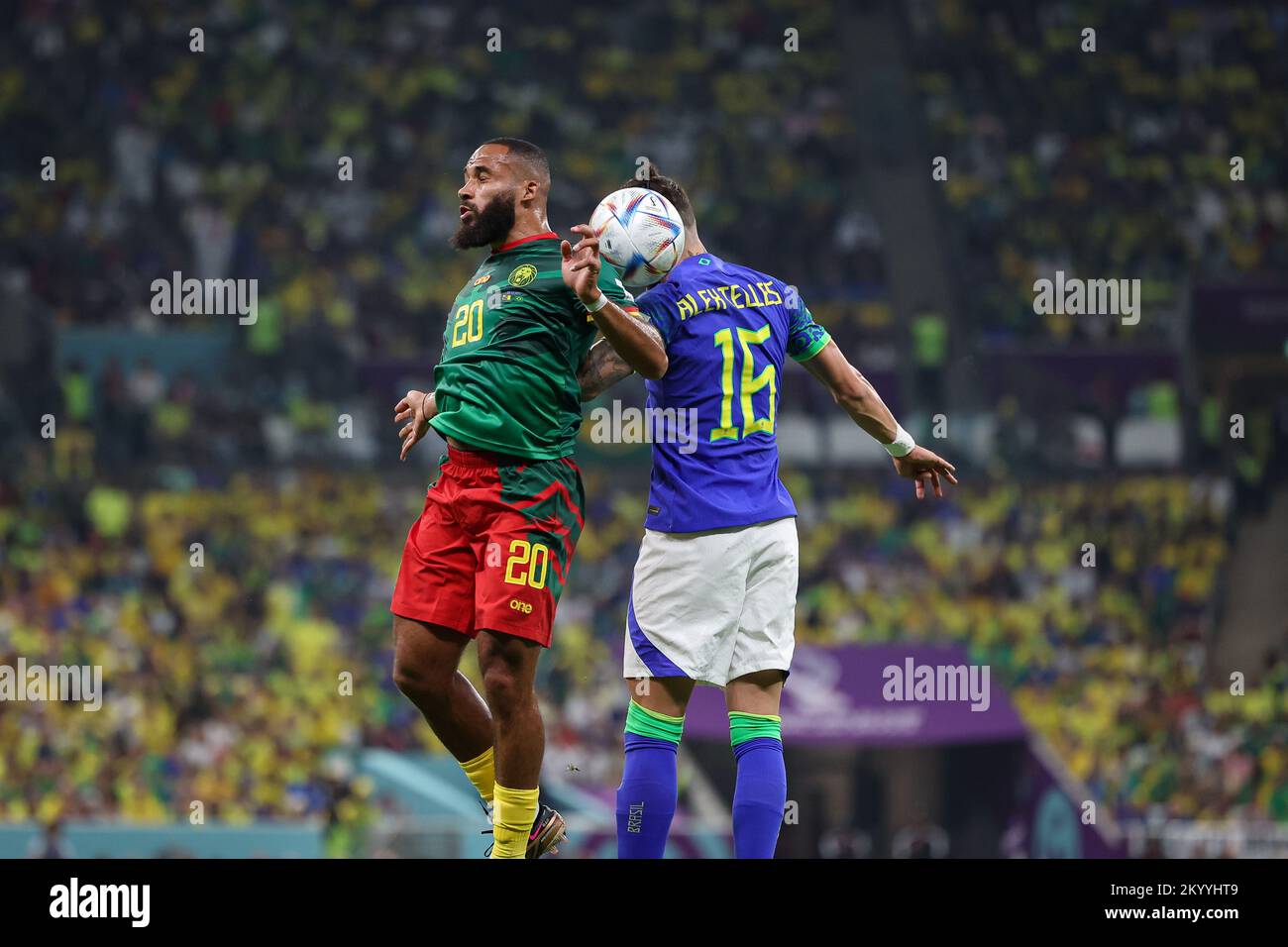 Lusail, Catar. 02nd Dec, 2022. MBEUMO Bryan of Cameroon and ALEX TELLES of Brazil during a match between Cameroon and Brazil, valid for the group stage of the World Cup, held at the National Stadium of Lusail in Lusail, Qatar. Credit: Rodolfo Buhrer/La Imagem/FotoArena/Alamy Live News Stock Photo