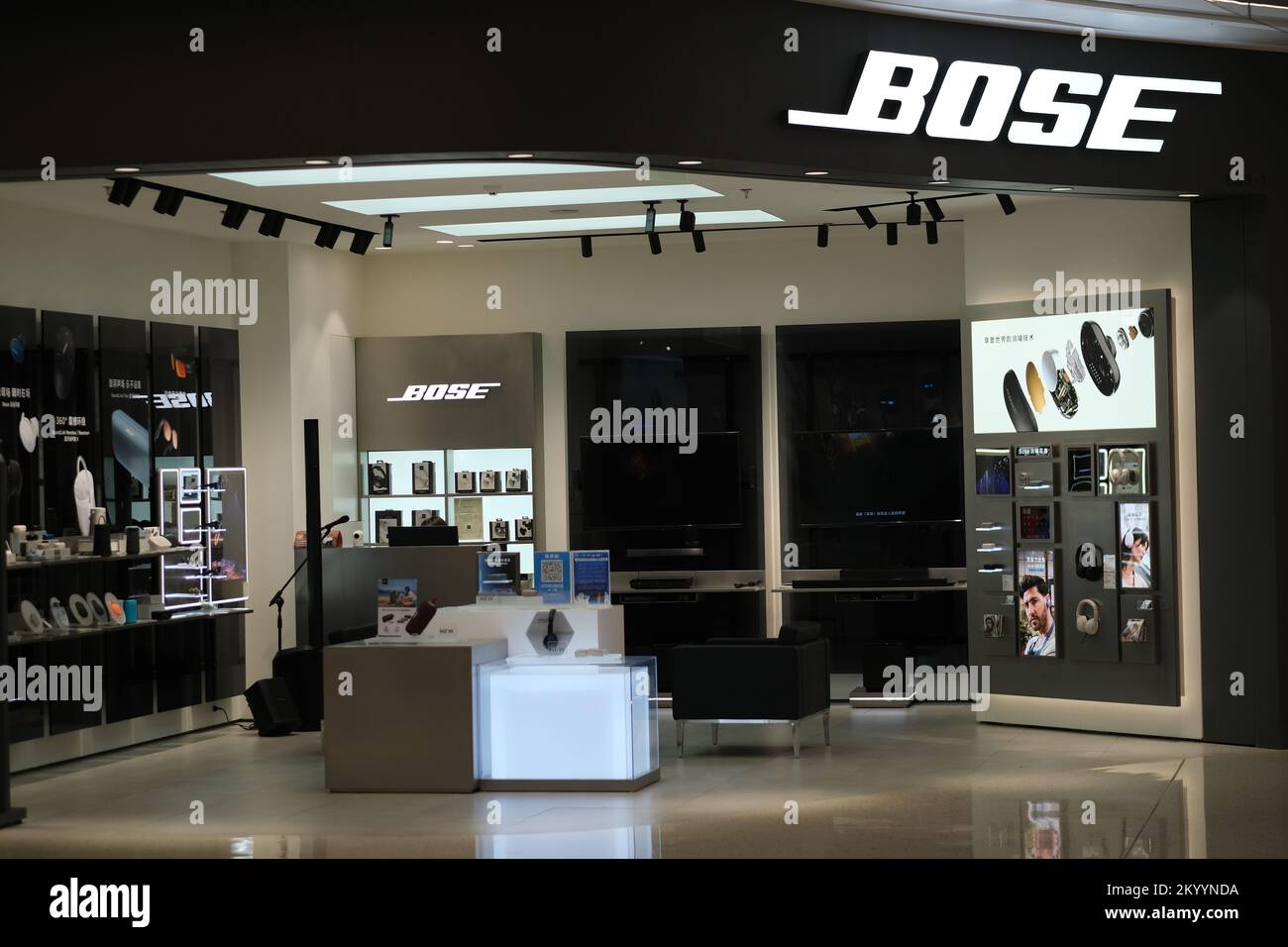 Bose audio hi-res stock photography and images - Alamy