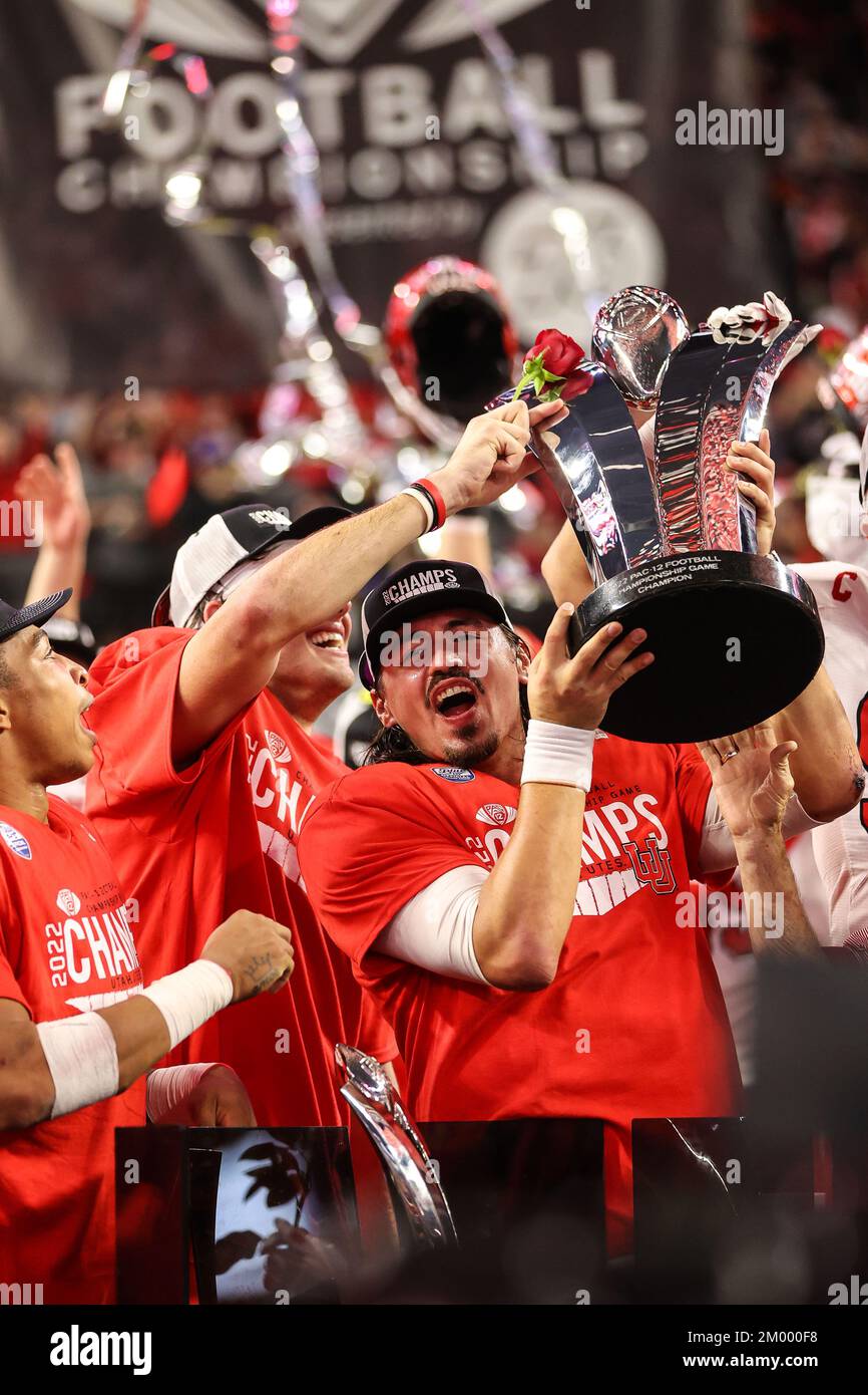 Las Vegas, NV, USA. 2nd Dec, 2022. Utah Utes quarterback Cameron Rising (7) raises the championship trophy on stage at the conclusion of the Pac-12 Championship Game featuring the Utah Utes and the USC Trojans at Allegiant Stadium in Las Vegas, NV. Christopher Trim/CSM/Alamy Live News Stock Photo